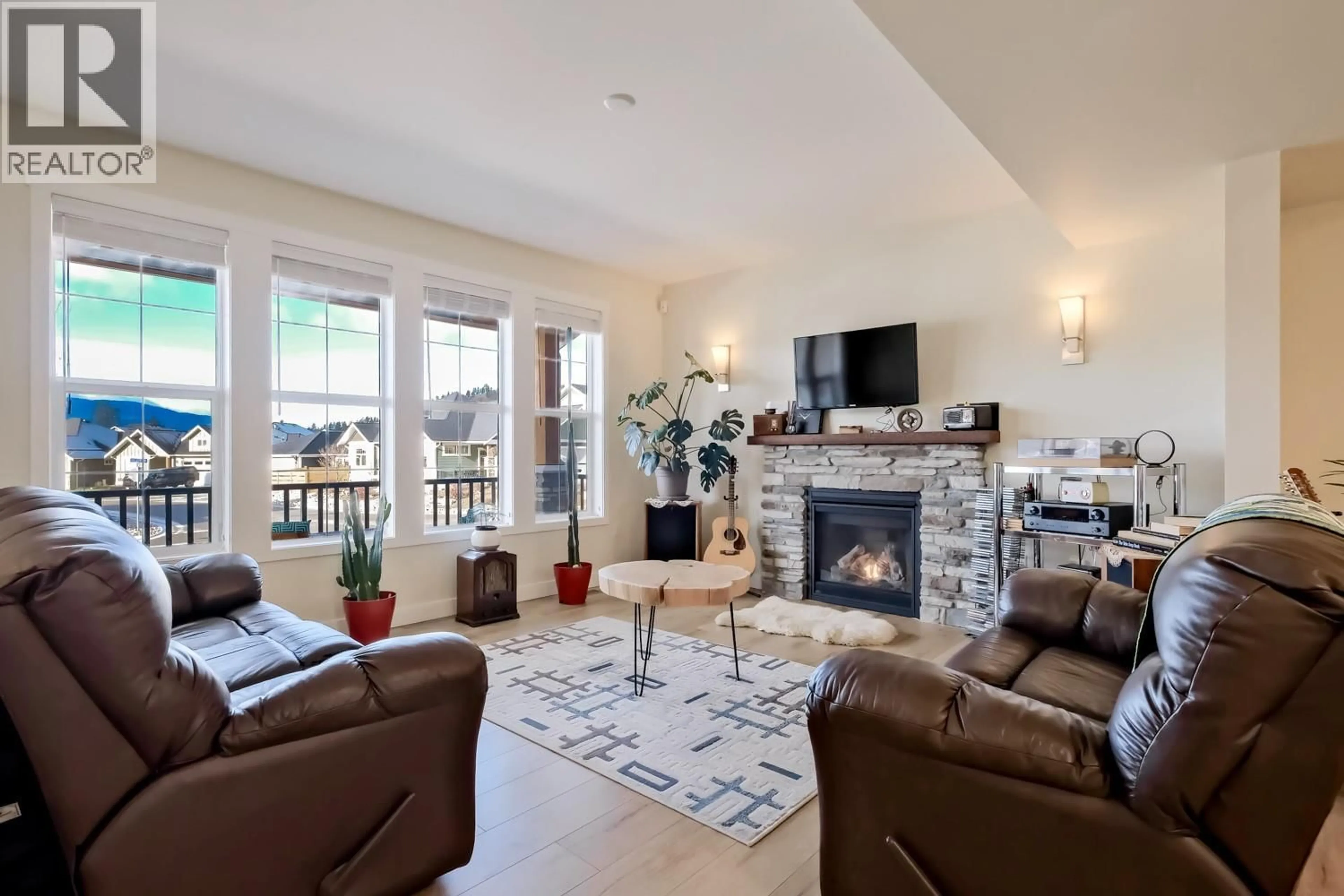 Living room with furniture, unknown for 926 HOLDEN ROAD, Penticton British Columbia V2A9G6