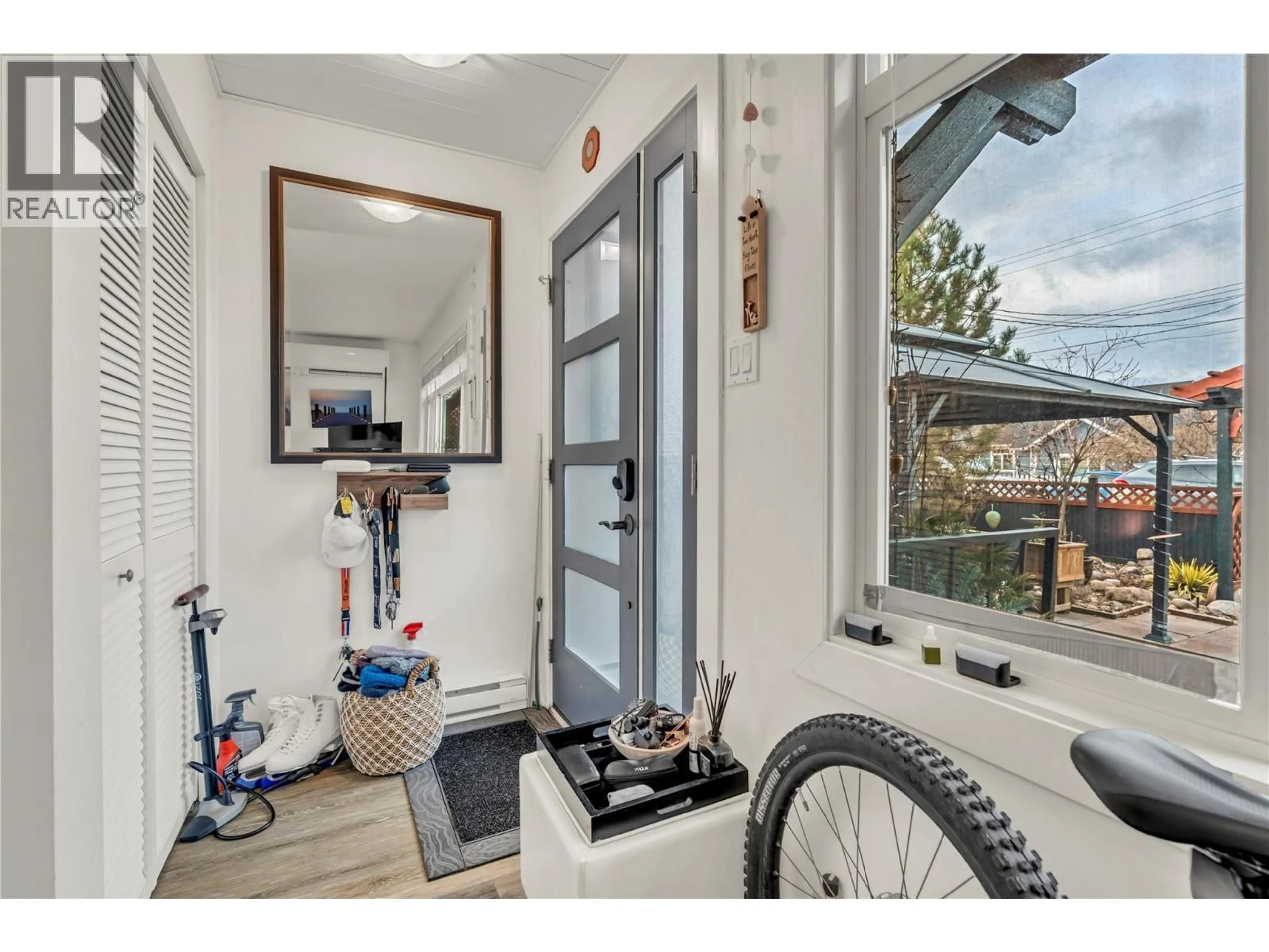 Indoor entryway for 322 NORTON STREET, Penticton British Columbia V2A4H7
