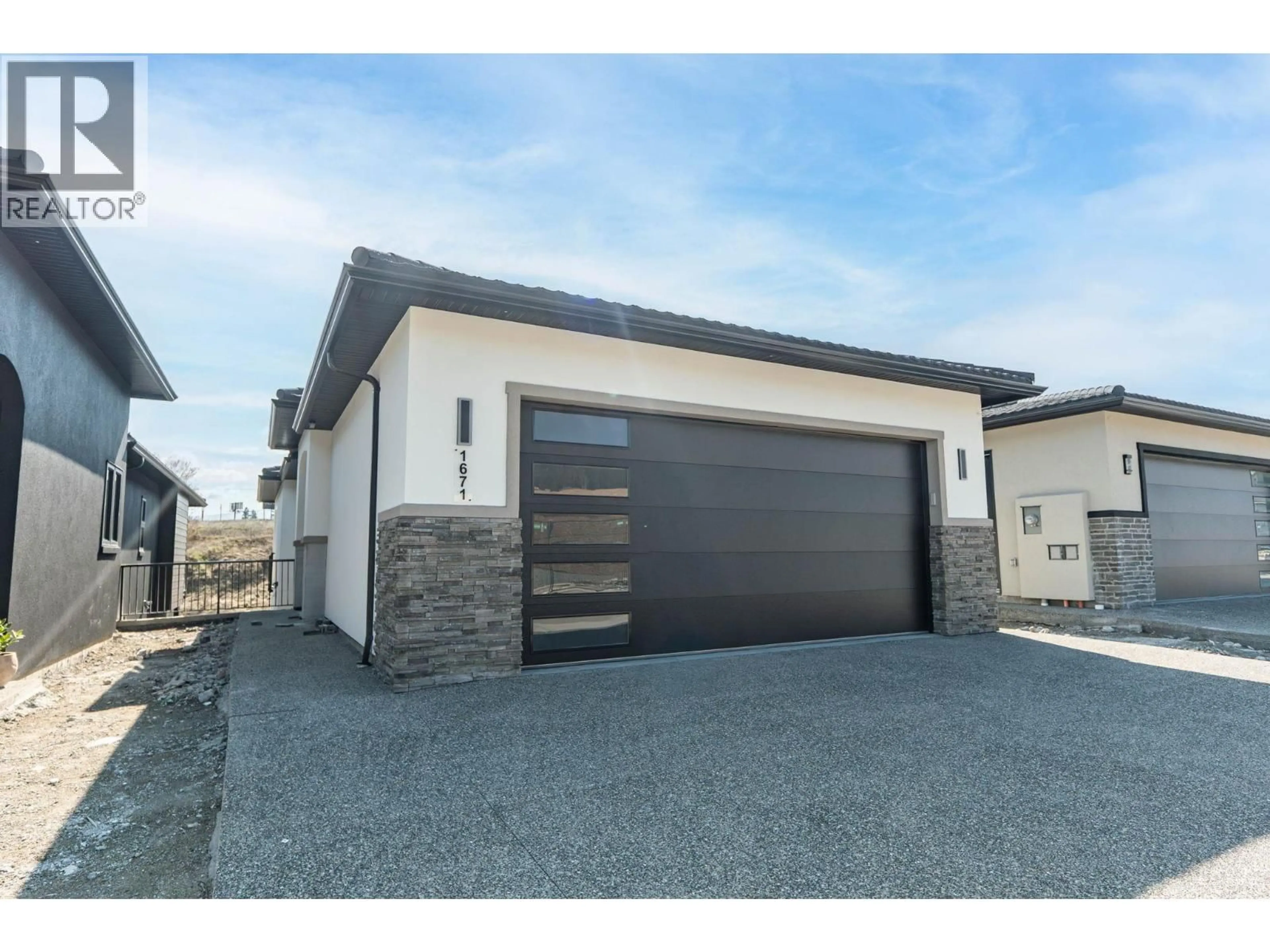 Indoor garage for 1671 HARBOUR VIEW CRESCENT, Kelowna British Columbia V1Z4E1