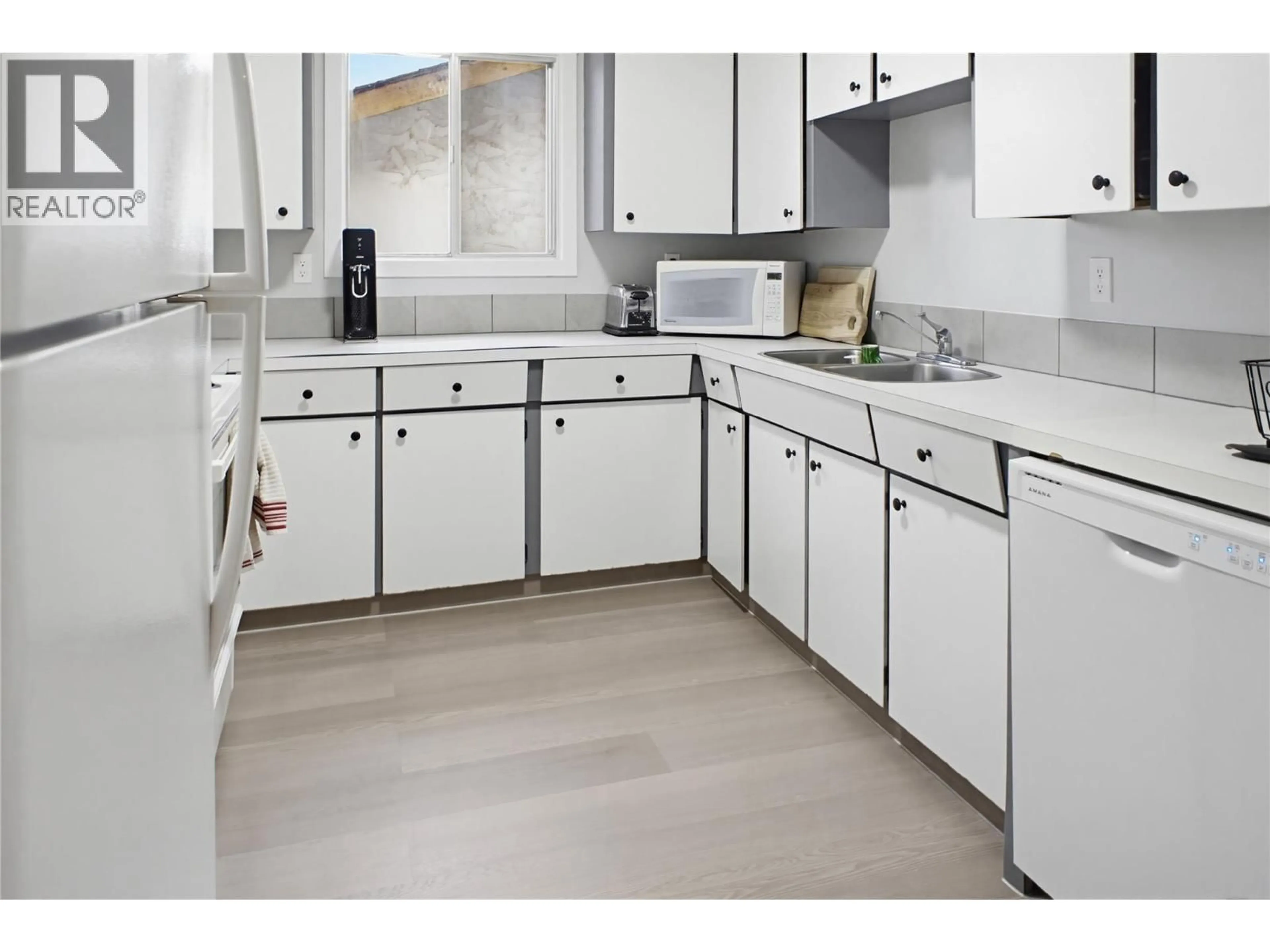 Standard kitchen, unknown for 342 MONMOUTH DRIVE, Kamloops British Columbia V2E1N7