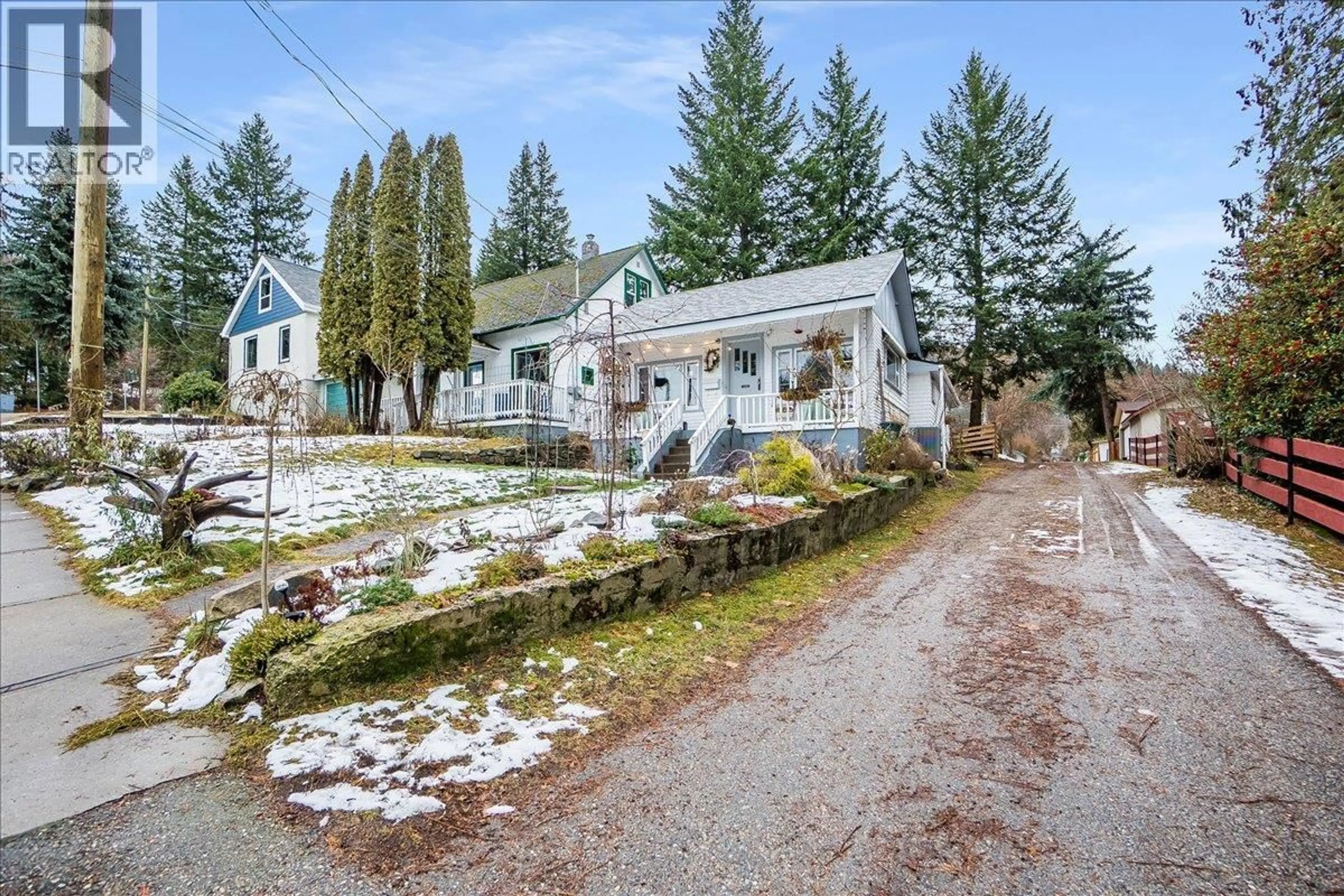 A pic from outside/outdoor area/front of a property/back of a property/a pic from drone, street for 810 KOKANEE AVENUE, Nelson British Columbia V1L3P6