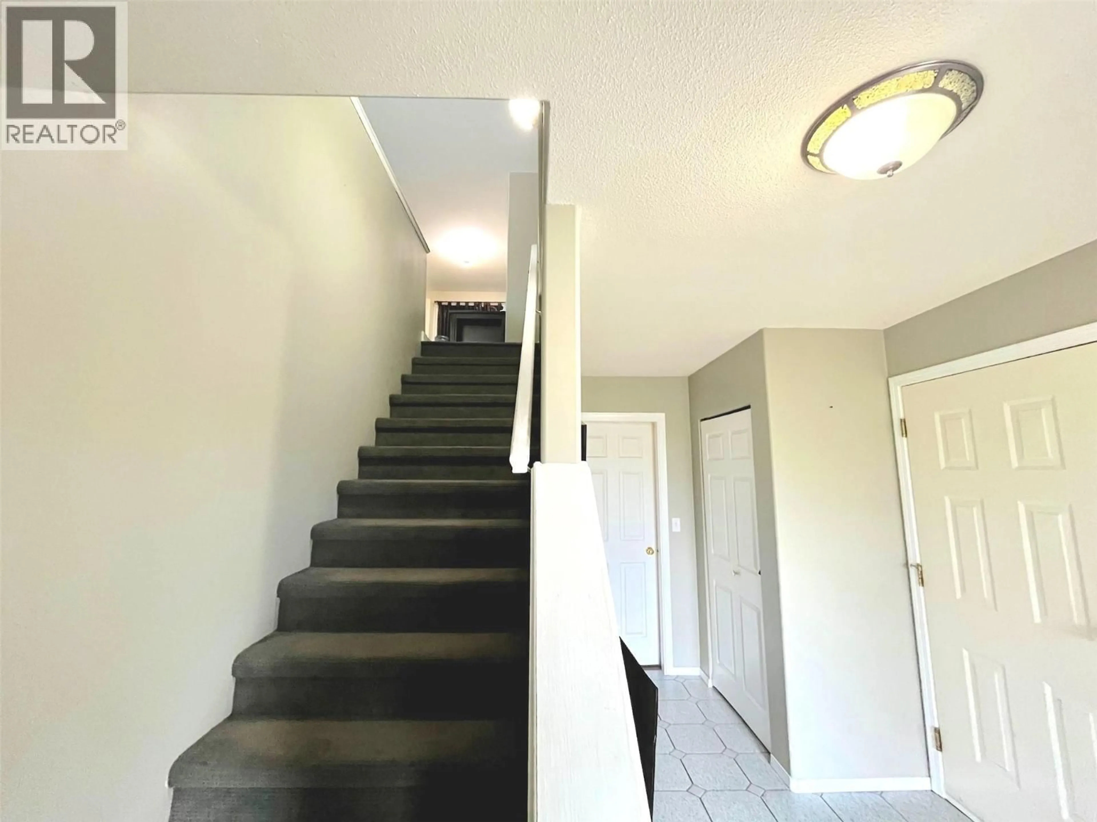 Stairs for 3703 9TH AVENUE, Castlegar British Columbia V1N3T3