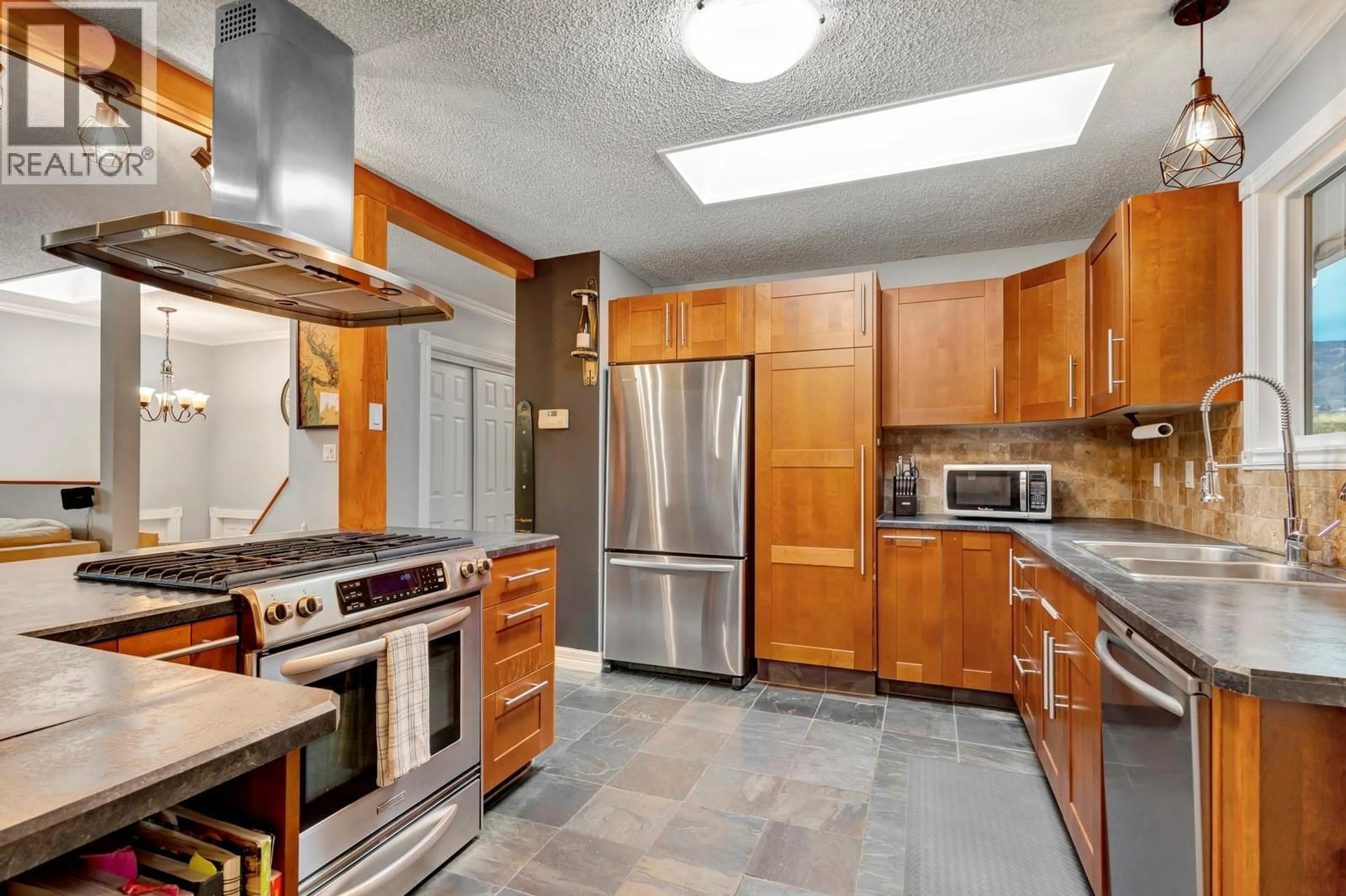 Unknown for 1653 TRAUT COURT, Kelowna British Columbia V1P1E6