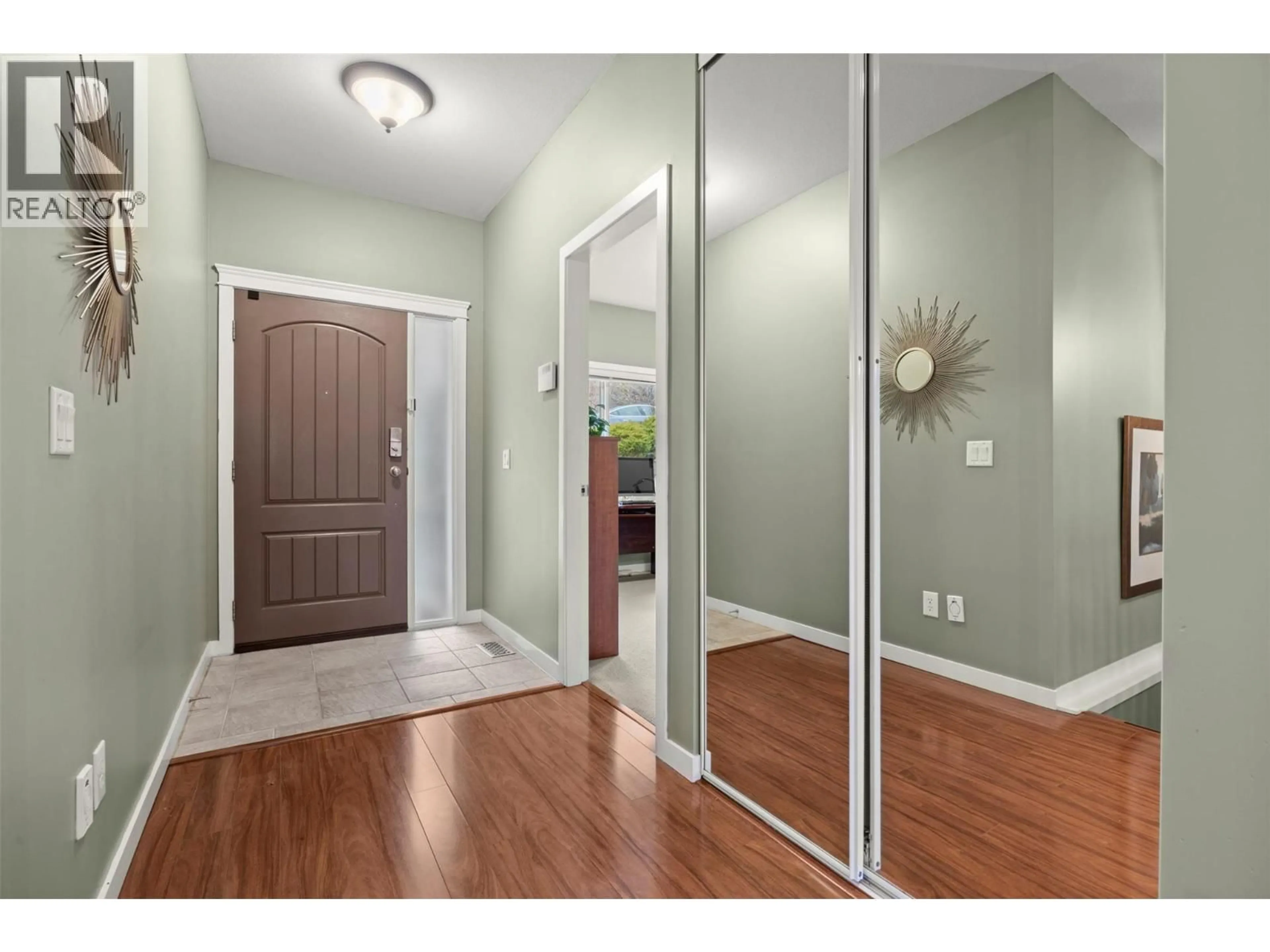 Indoor entryway for 6 - 820 MCKENZIE ROAD, Kelowna British Columbia V1X8B5