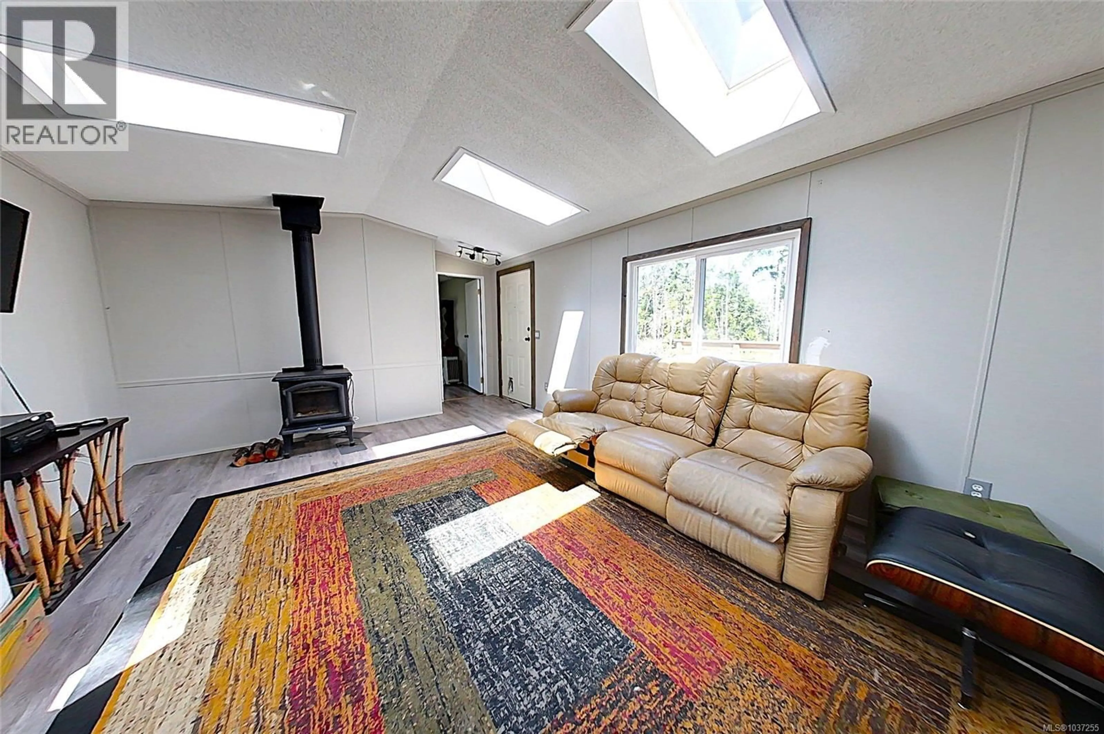 Living room with furniture, unknown for 516 BERG ROAD, Gabriola Island British Columbia V0R1X2