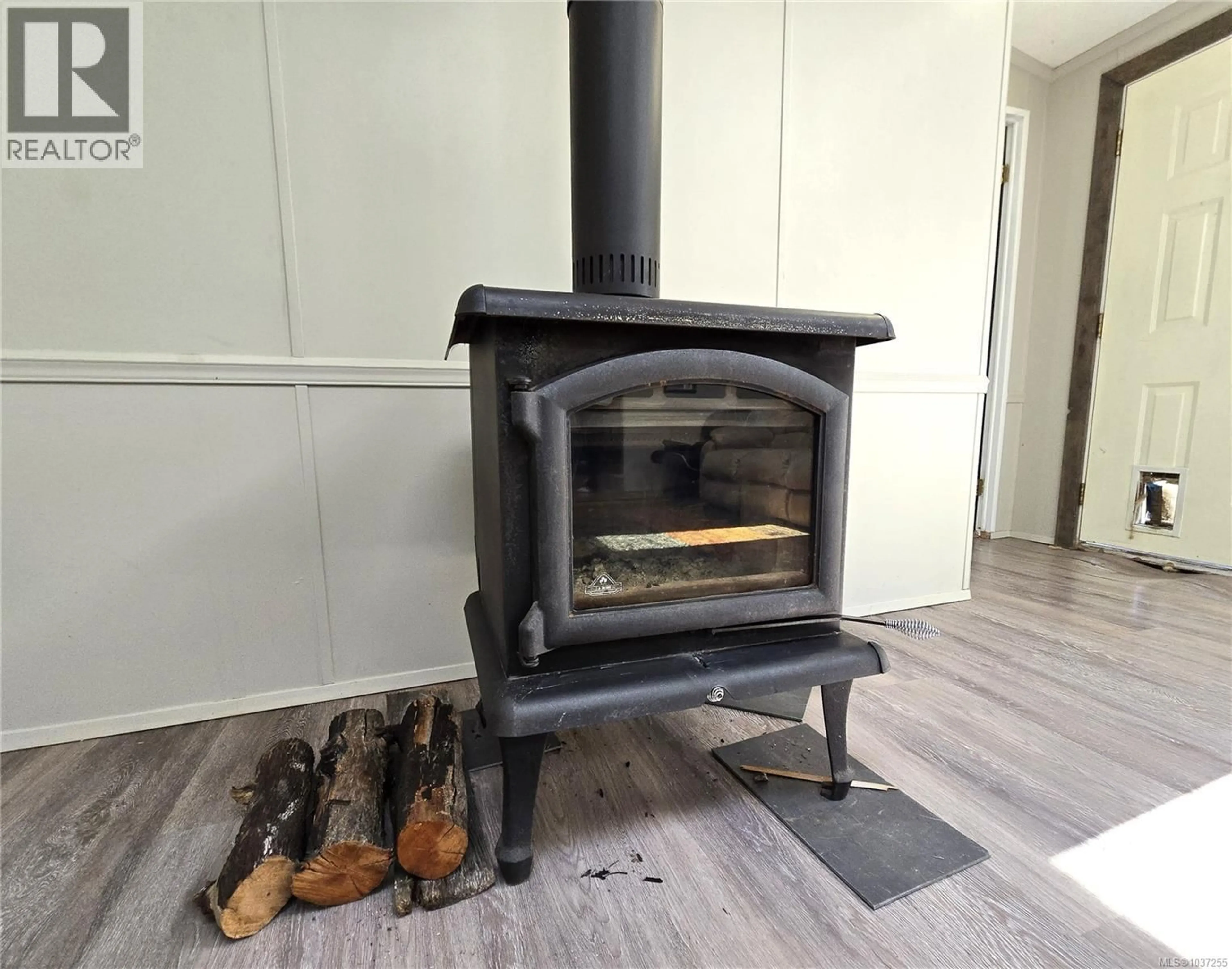 A pic of a room for 516 BERG ROAD, Gabriola Island British Columbia V0R1X2