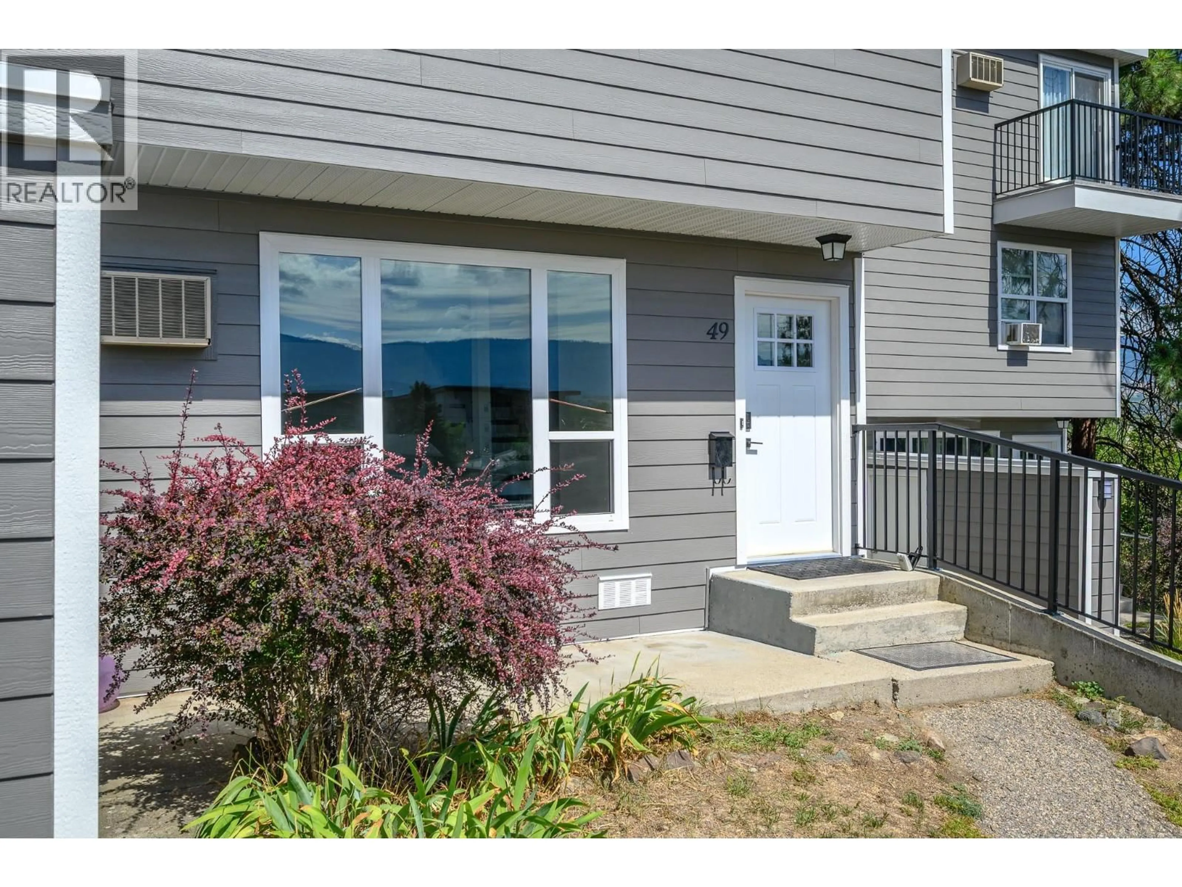 Indoor entryway for 49 - 3800 40 AVENUE, Vernon British Columbia V1T6S3