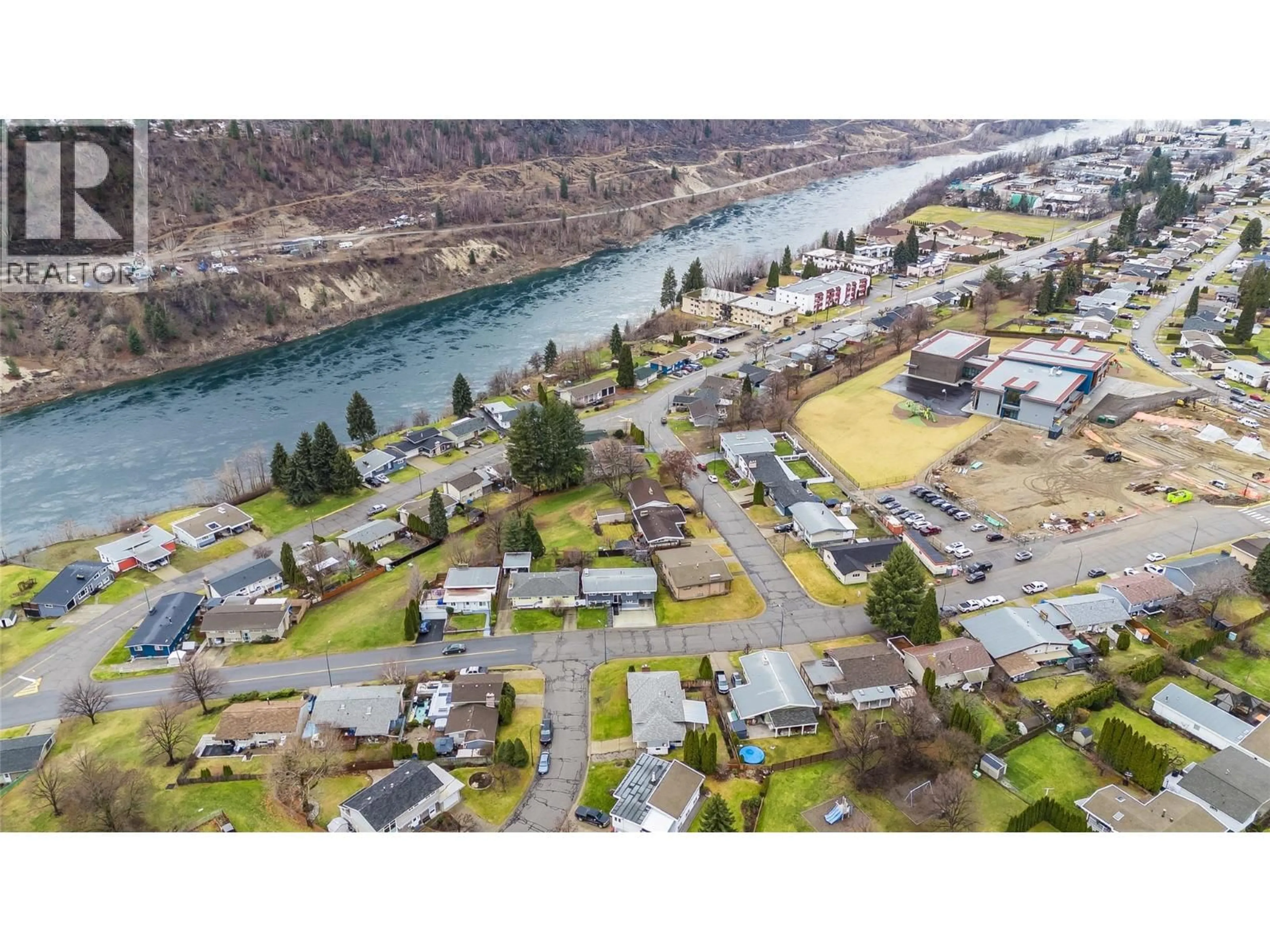 A pic from outside/outdoor area/front of a property/back of a property/a pic from drone, water/lake/river/ocean view for 3725 DOGWOOD DRIVE, Trail British Columbia V1R2V4