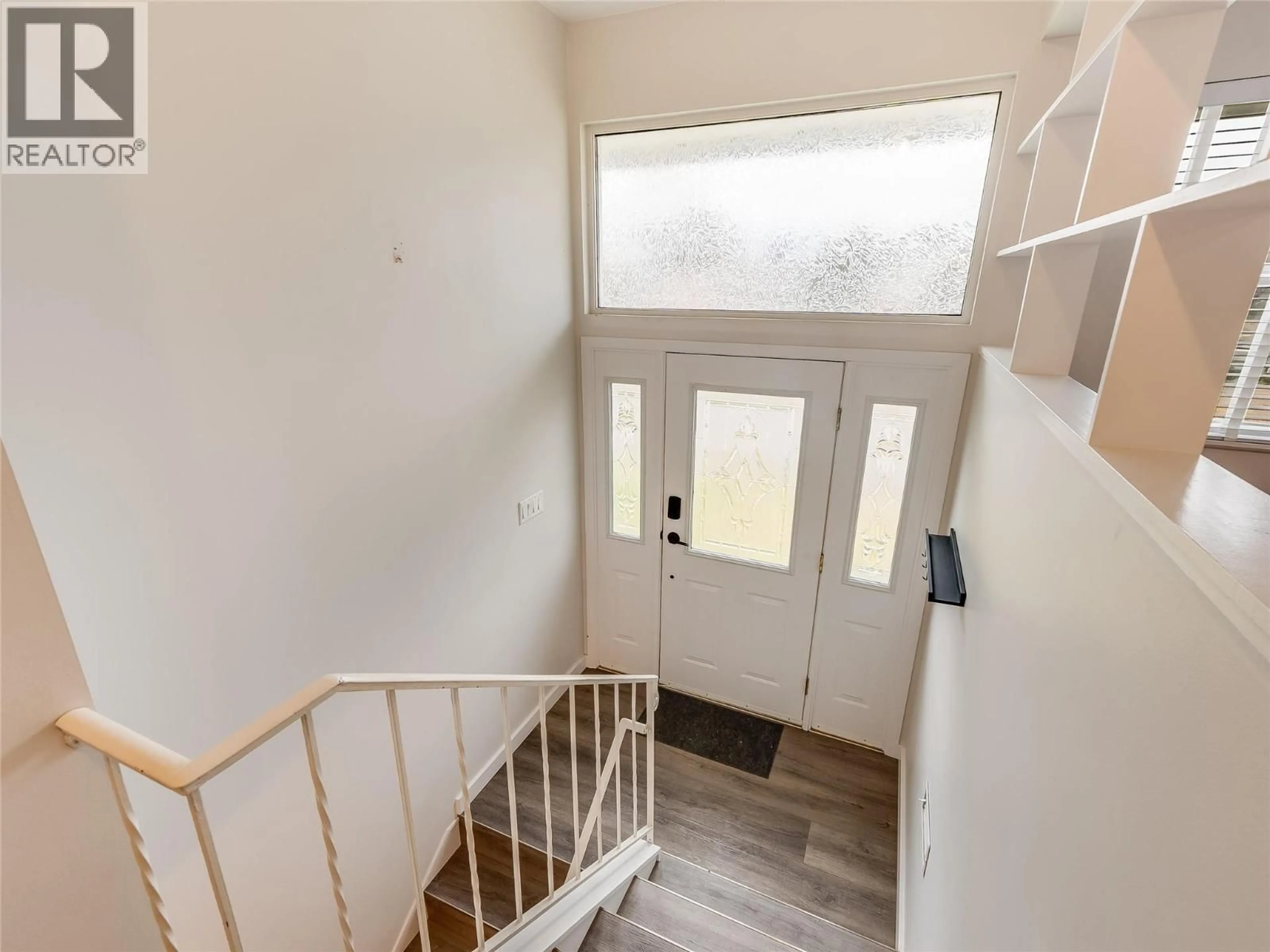 Indoor entryway for 3725 DOGWOOD DRIVE, Trail British Columbia V1R2V4