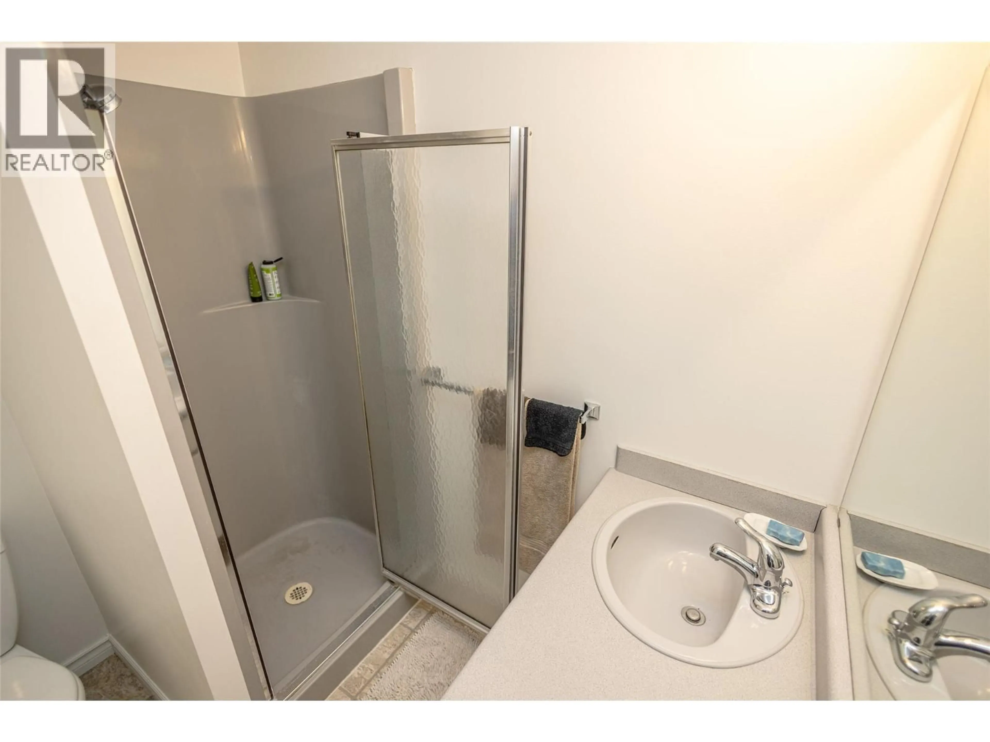 Standard bathroom, unknown for 6063 BEATRICE ROAD, Peachland British Columbia V0H1X4