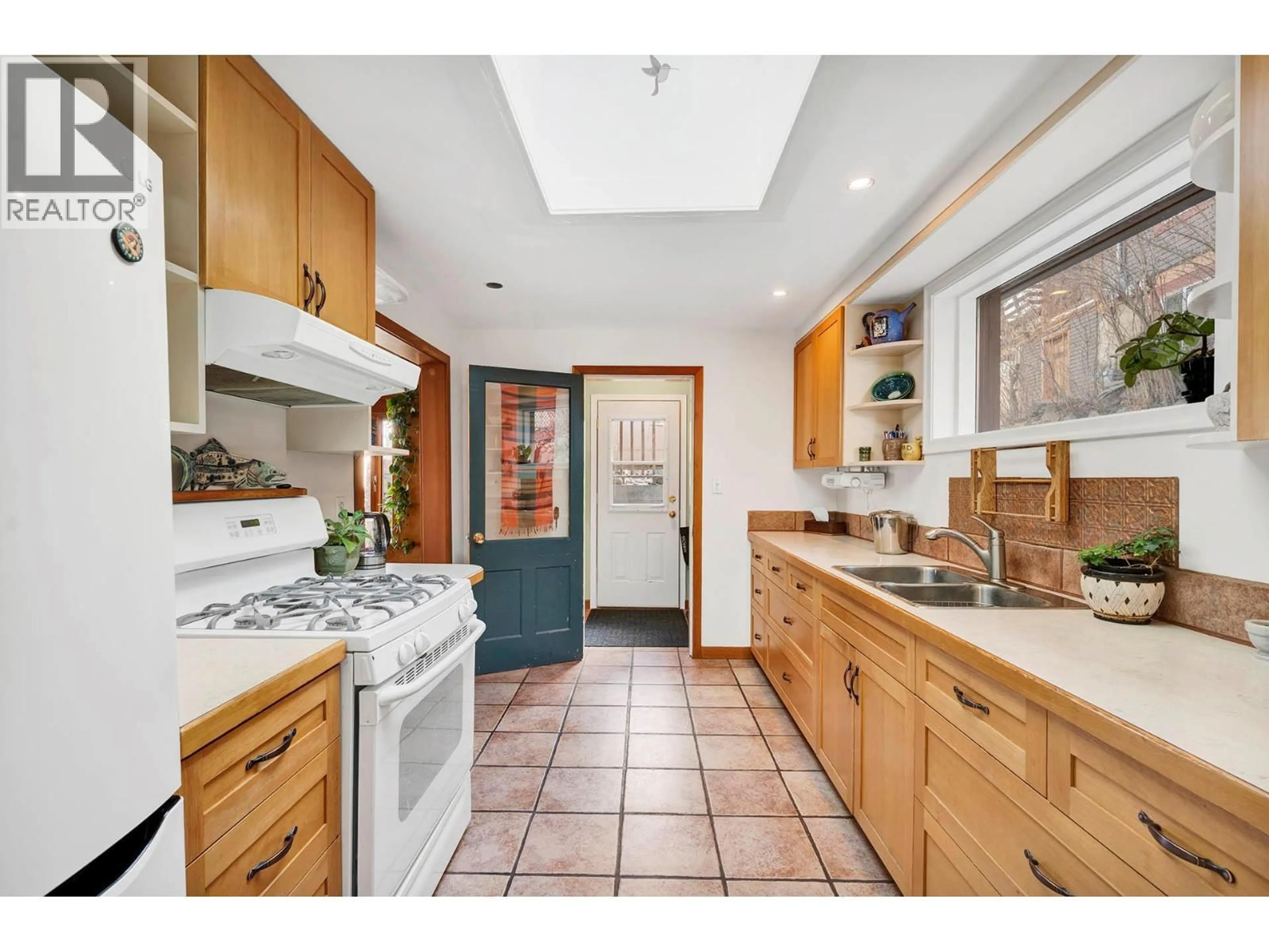 Standard kitchen, ceramic/tile floor for 173 ST. PAUL STREET, Kamloops British Columbia V2C2J1