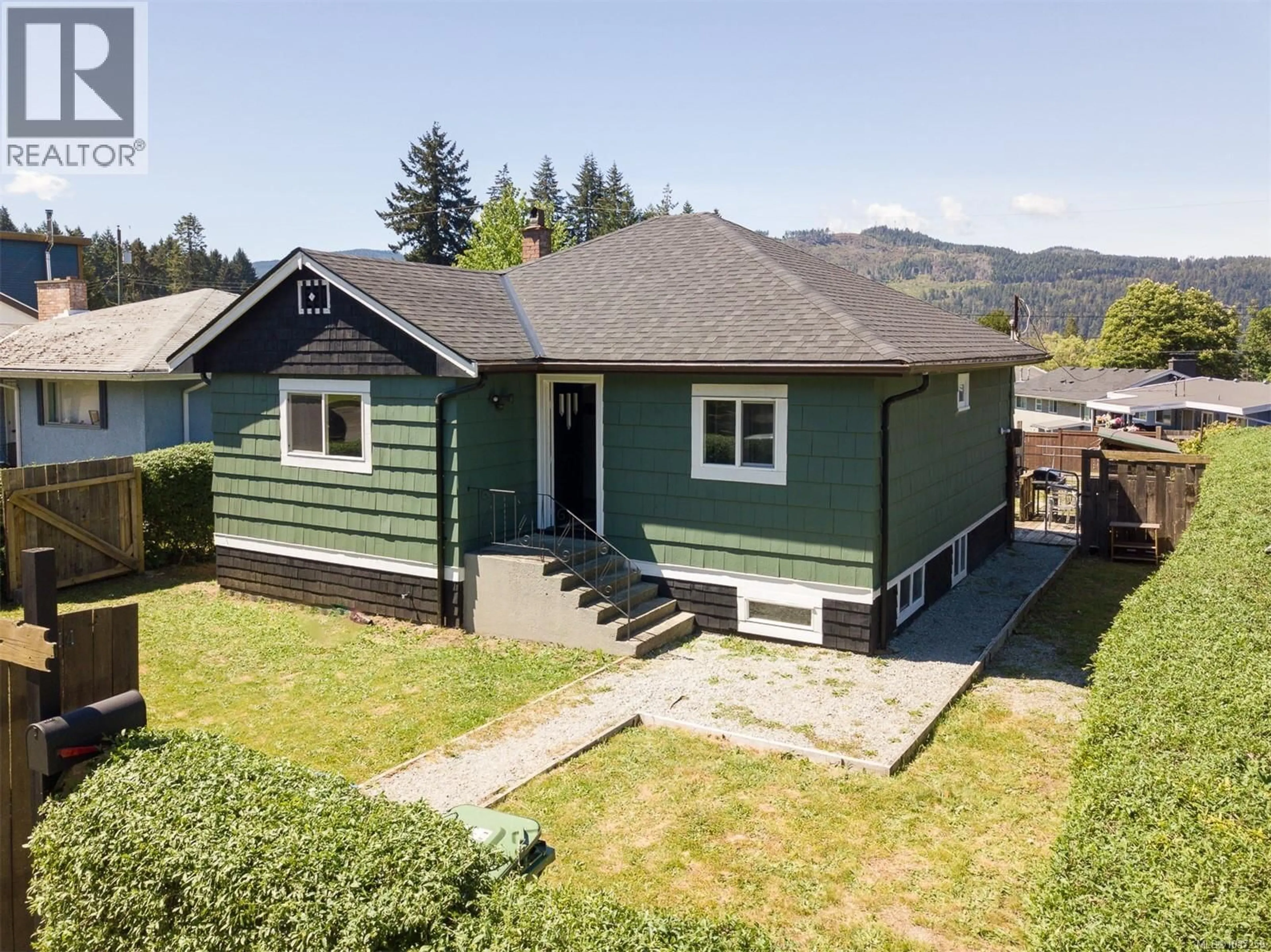 A pic from outside/outdoor area/front of a property/back of a property/a pic from drone, street for 2544 8TH AVENUE, Port Alberni British Columbia V9Y2L7