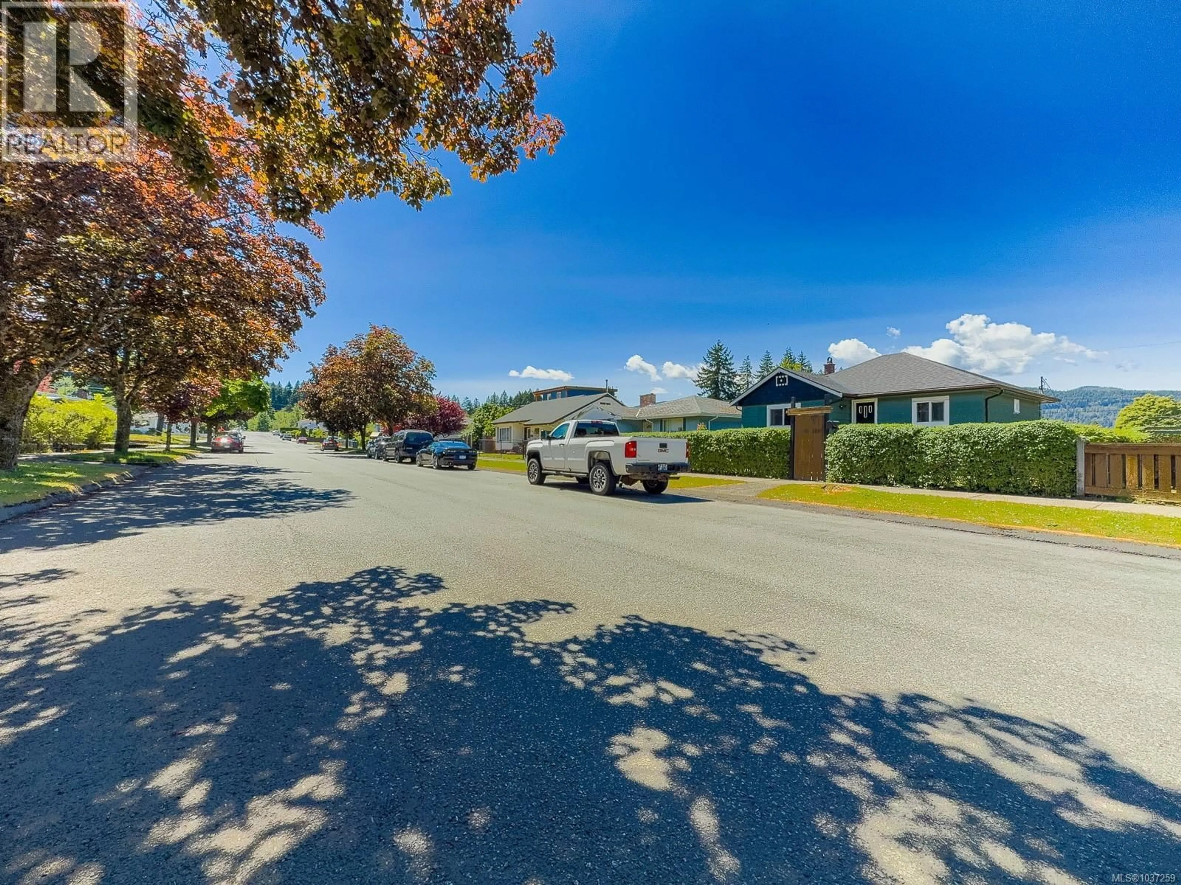 A pic from outside/outdoor area/front of a property/back of a property/a pic from drone, street for 2544 8TH AVENUE, Port Alberni British Columbia V9Y2L7