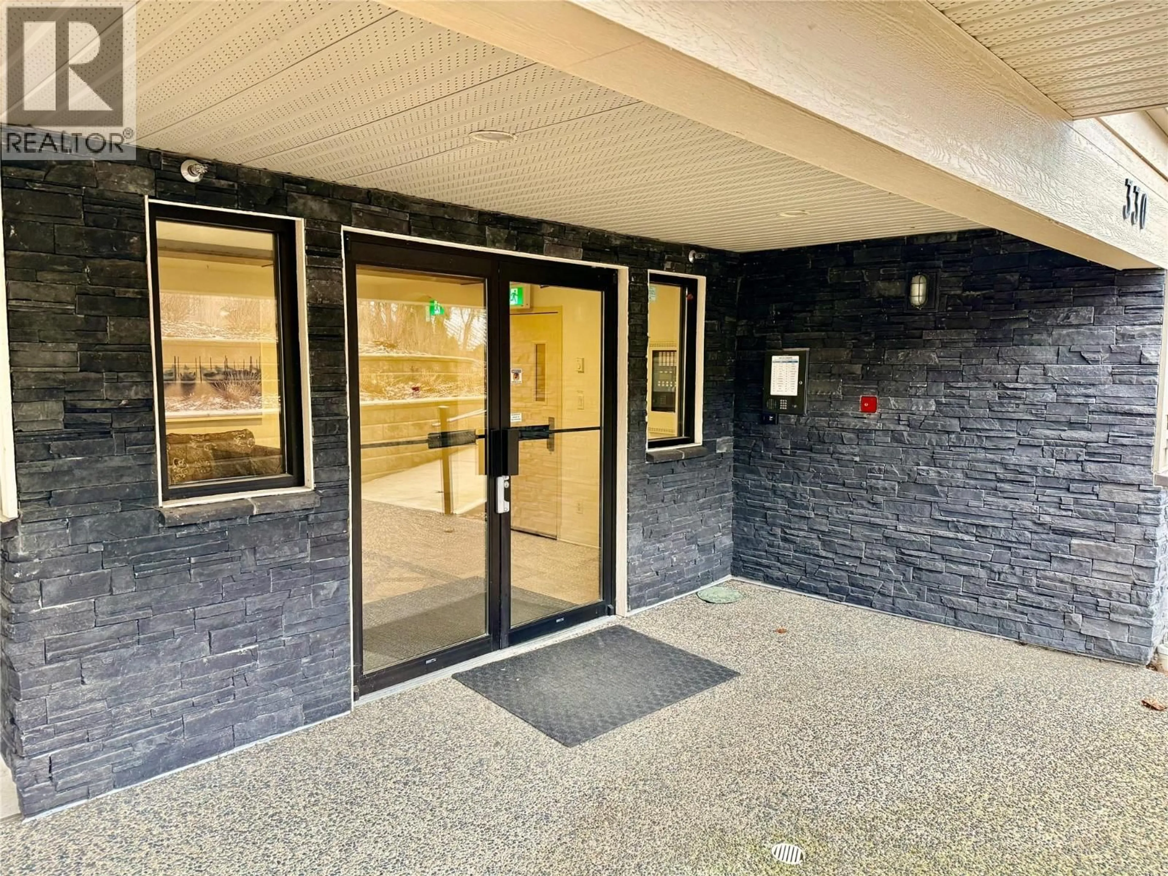 Indoor foyer for 403 - 330 4 AVENUE SOUTHEAST, Salmon Arm British Columbia V1E4G4