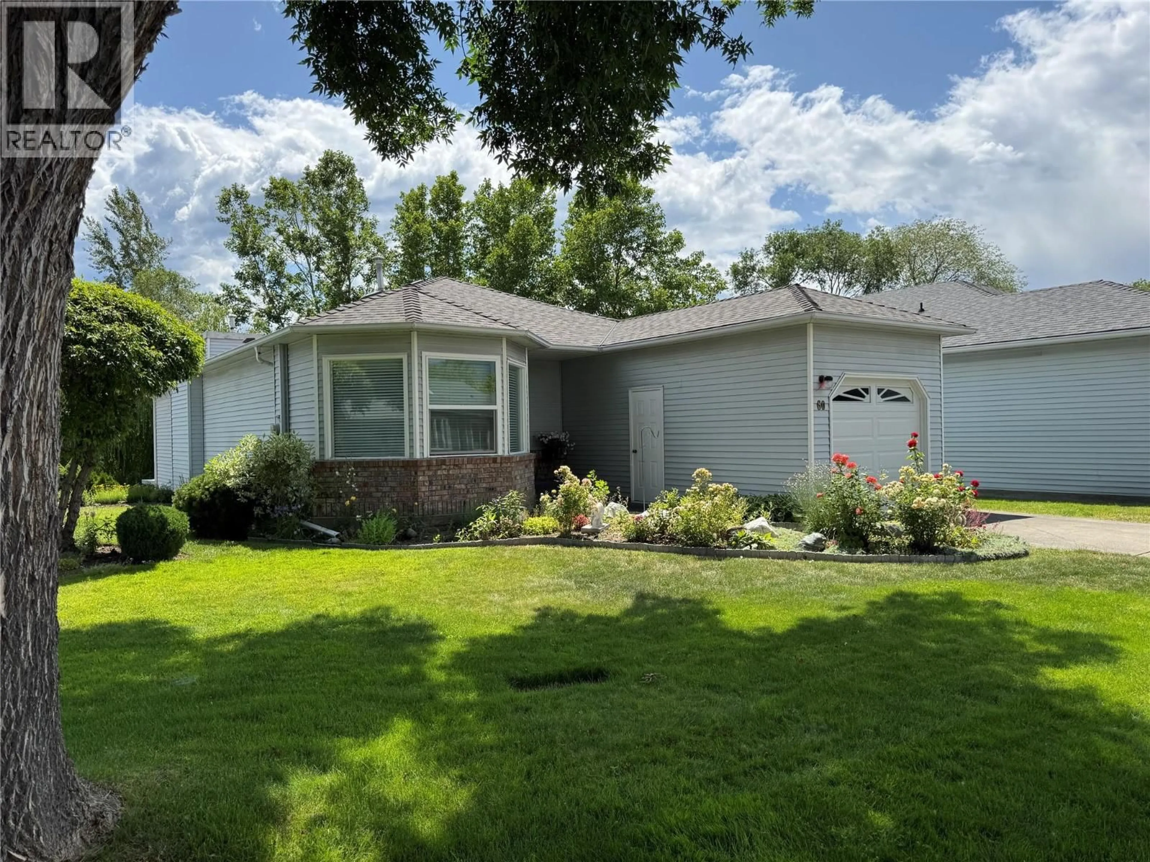 Home with vinyl exterior material, street for 60 - 1101 CAMERON AVENUE, Kelowna British Columbia V1Y8W1