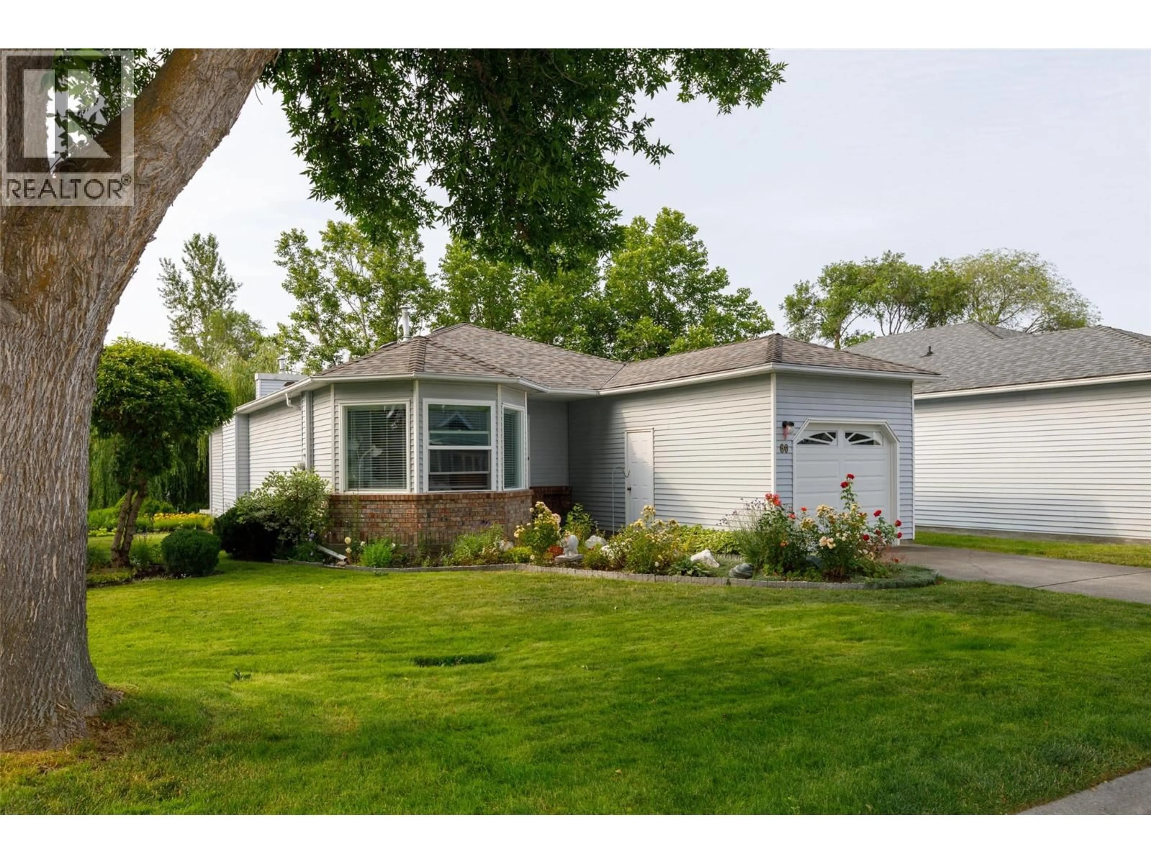 Home with vinyl exterior material, street for 60 - 1101 CAMERON AVENUE, Kelowna British Columbia V1Y8W1