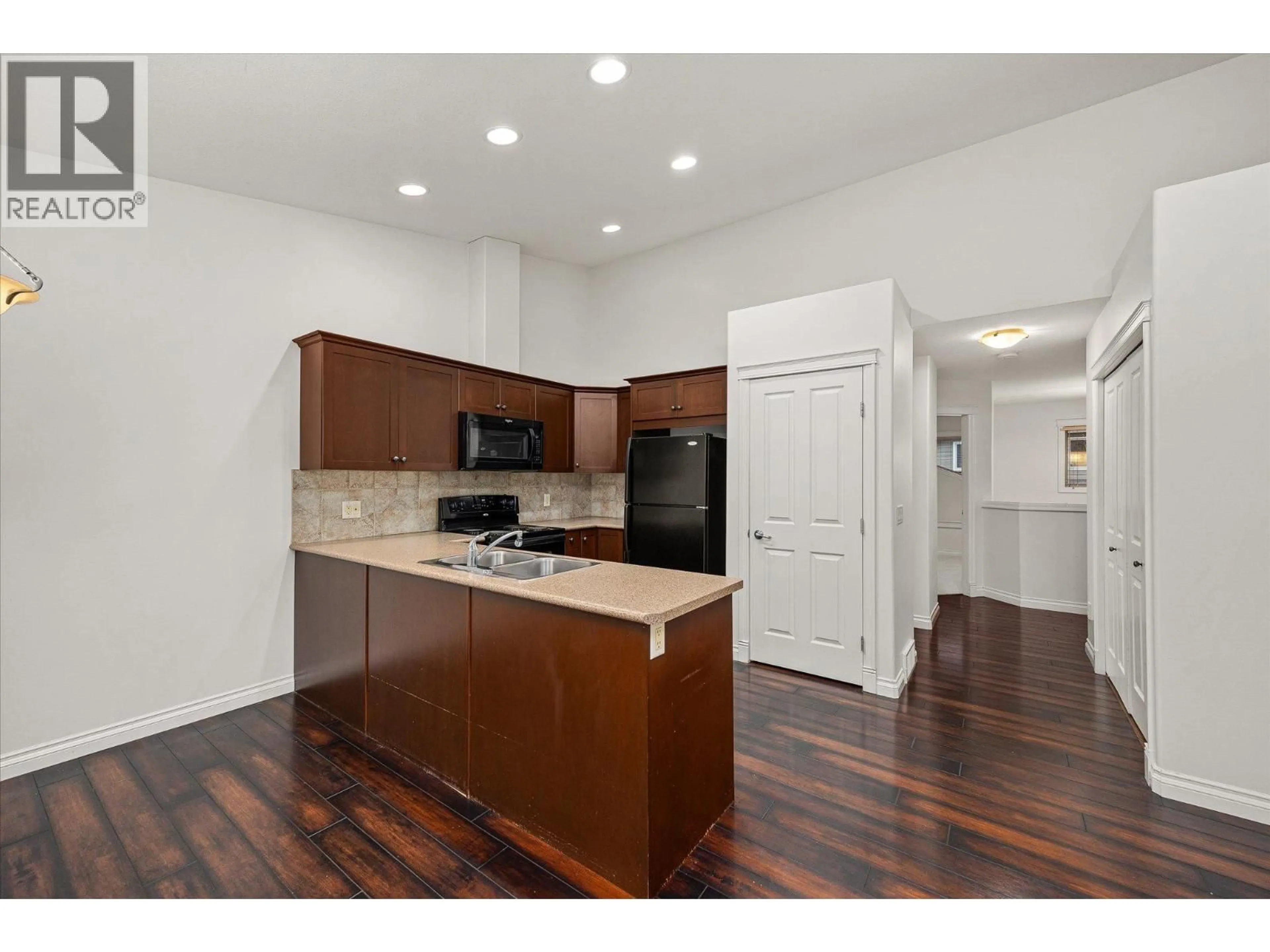 Open concept kitchen, wood/laminate floor for 111 - 245 SNOWSELL STREET, Kelowna British Columbia V1V2T6