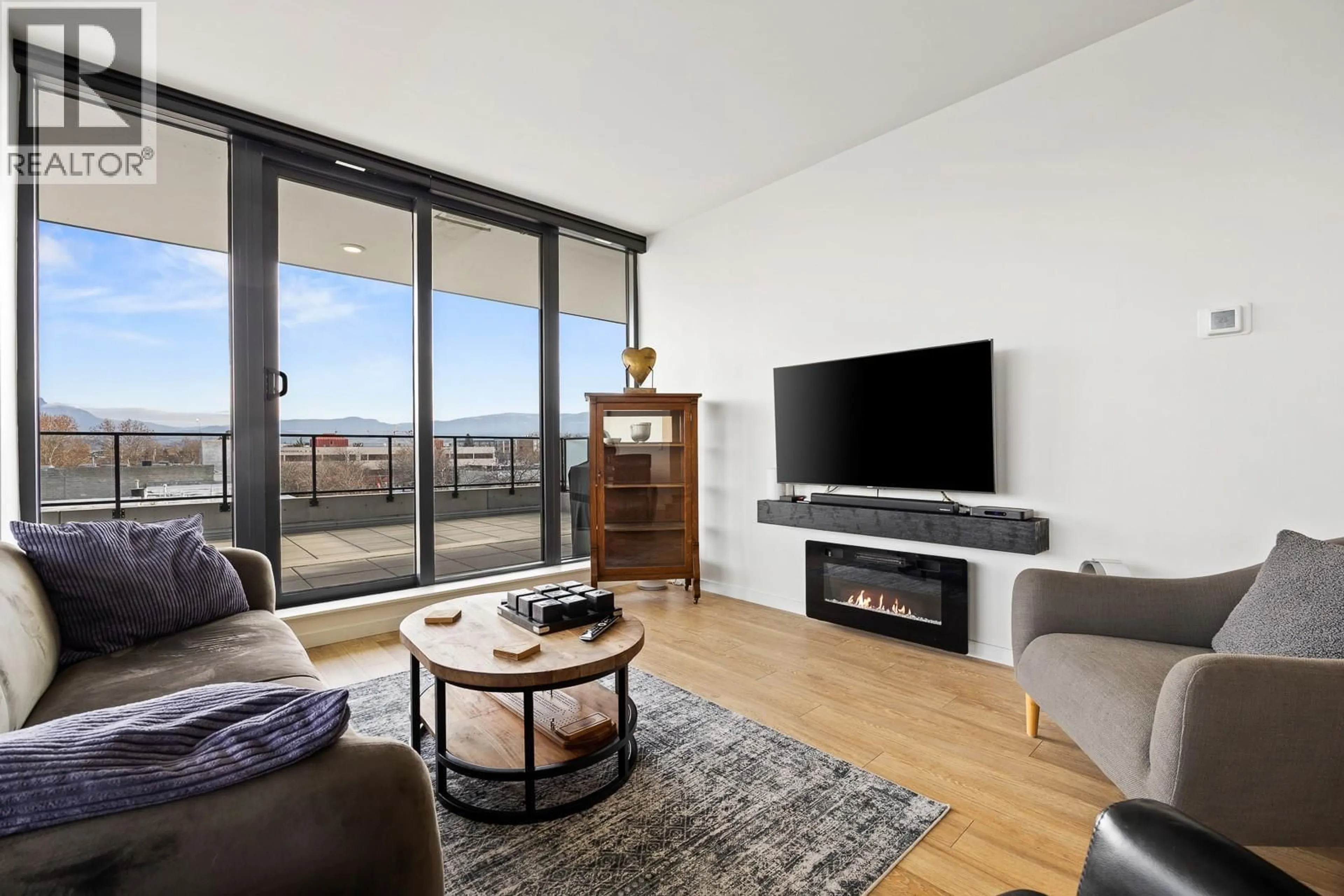 Living room with furniture, wood/laminate floor for 301 - 485 GROVES AVENUE, Kelowna British Columbia V1Y0C1