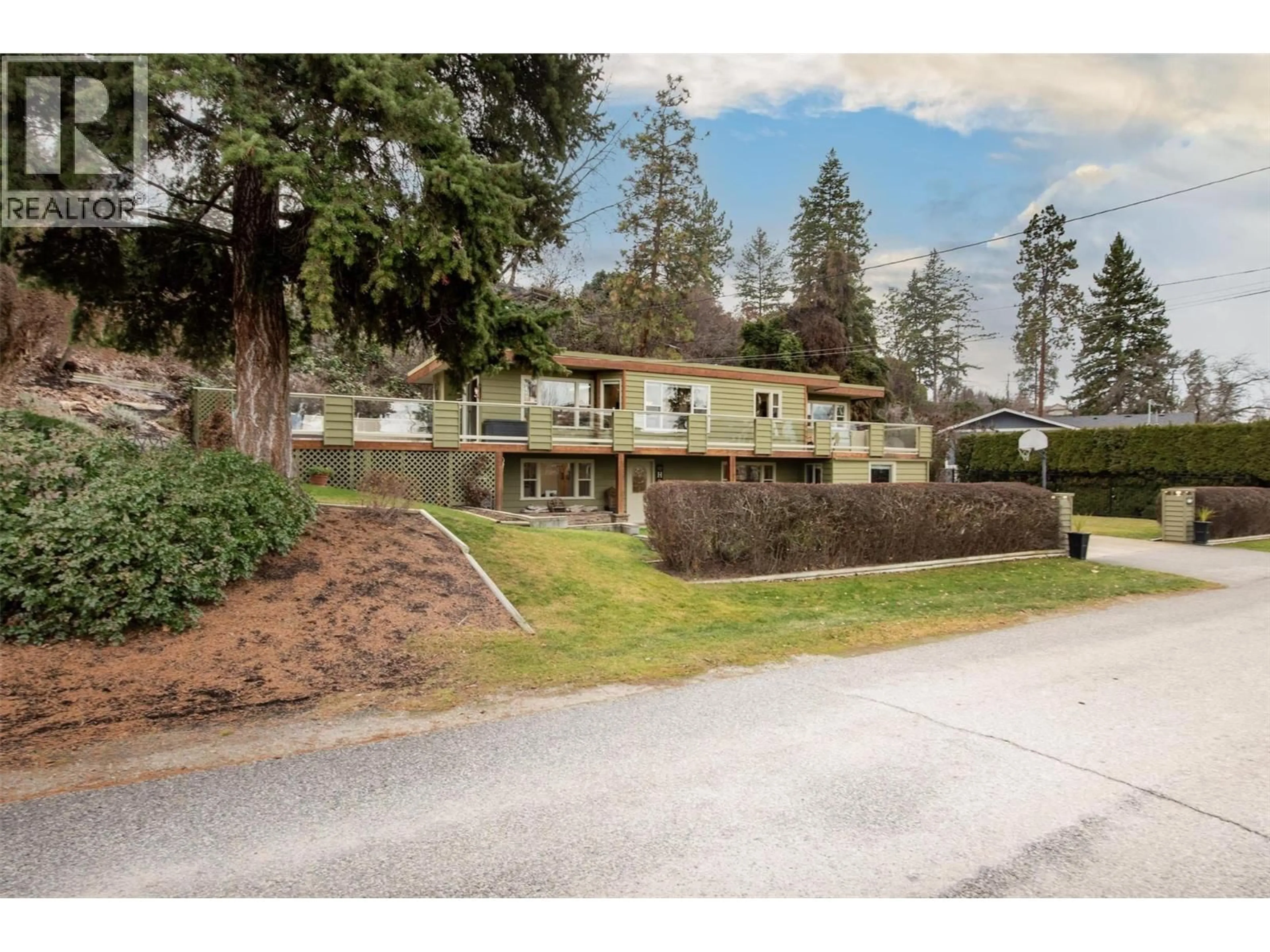 A pic from outside/outdoor area/front of a property/back of a property/a pic from drone, mountain view for 391 BRAELOCH ROAD, Kelowna British Columbia V1W4J2