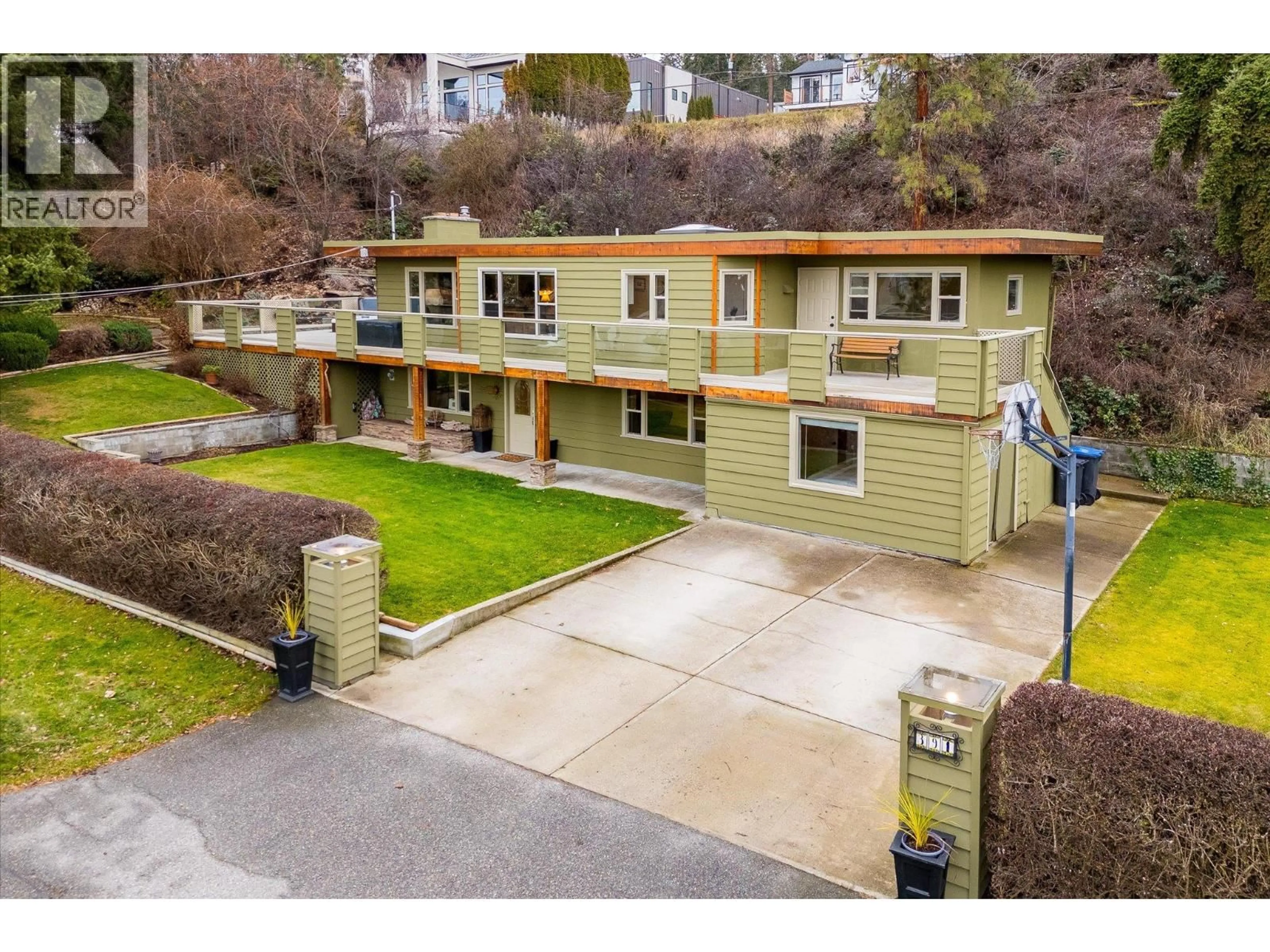 A pic from outside/outdoor area/front of a property/back of a property/a pic from drone, street for 391 BRAELOCH ROAD, Kelowna British Columbia V1W4J2