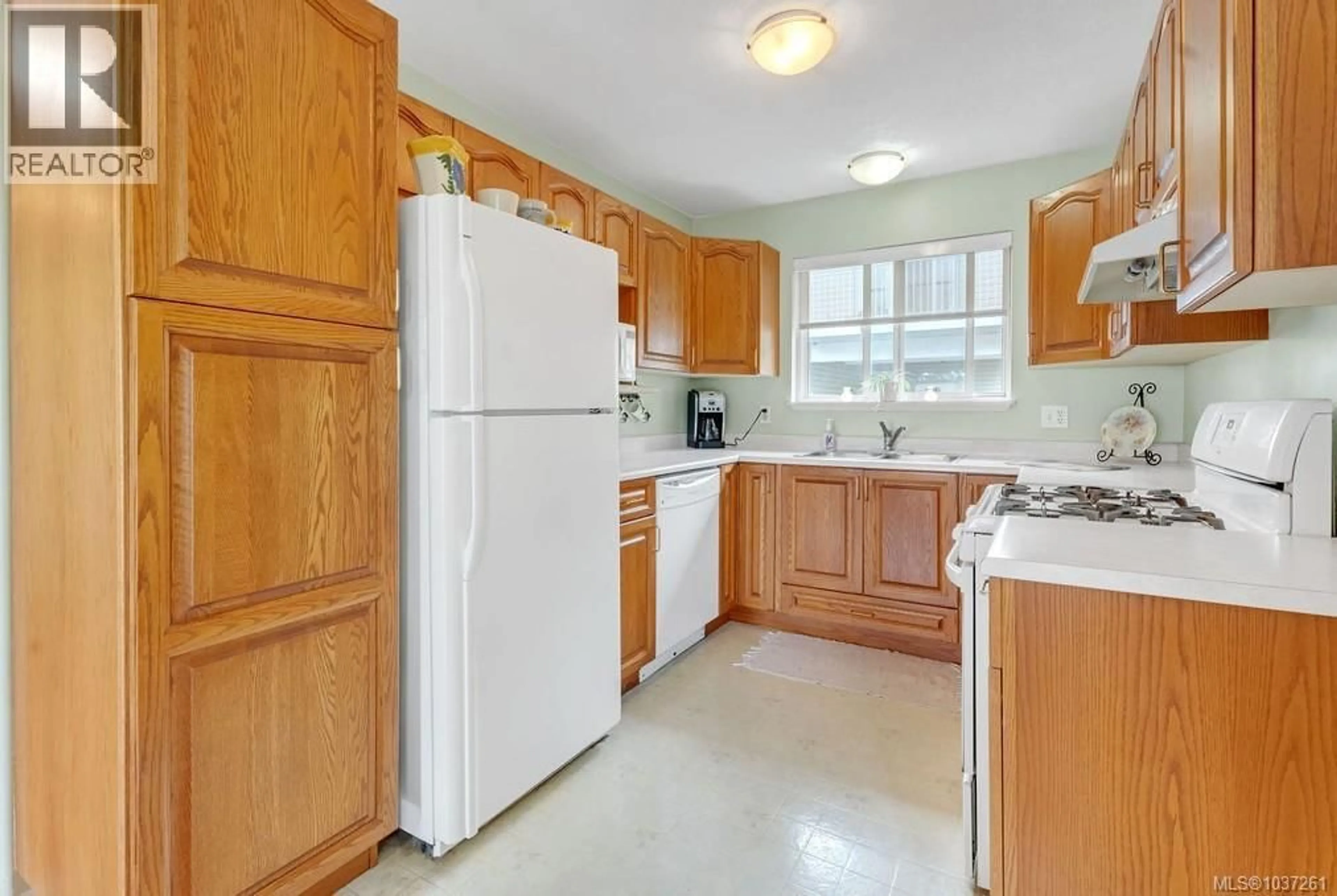 Standard kitchen, ceramic/tile floor for 3 - 1129A 2ND AVENUE, Ladysmith British Columbia V9G1A2
