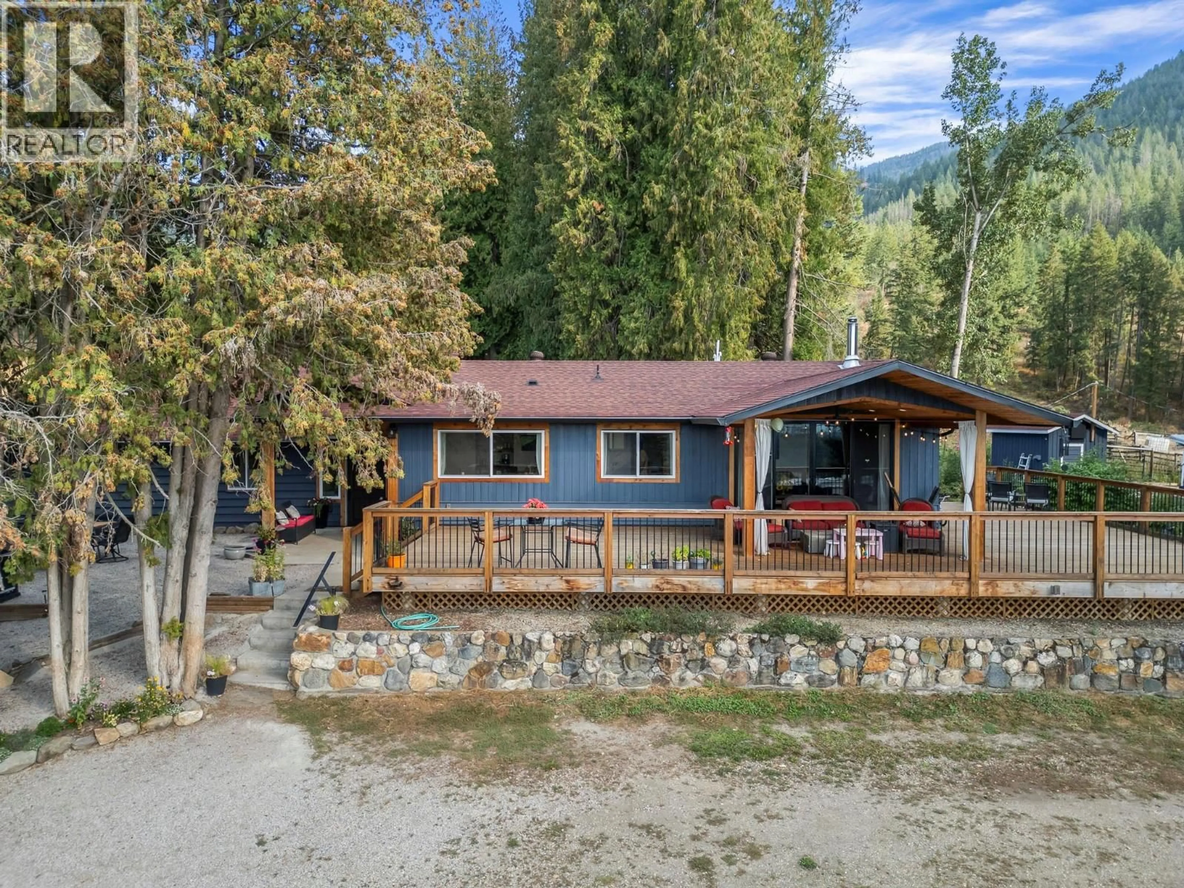 A pic from outside/outdoor area/front of a property/back of a property/a pic from drone, water/lake/river/ocean view for 1274 MOUNTAIN VIEW ROAD, Spallumcheen British Columbia V4Y0S3