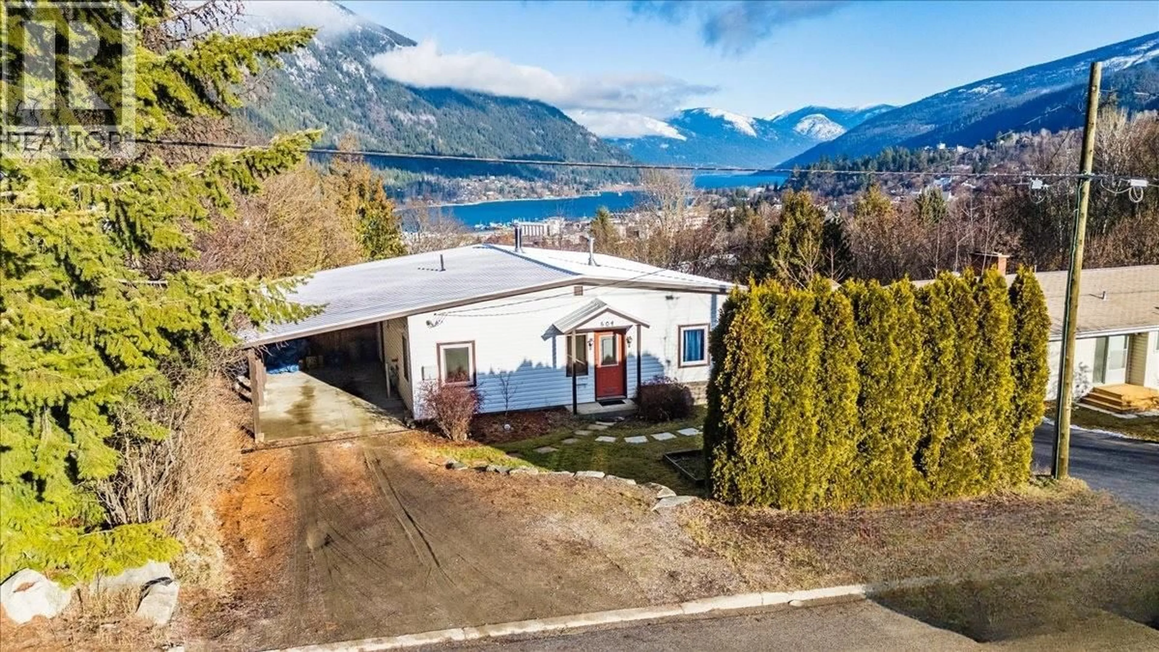 A pic from outside/outdoor area/front of a property/back of a property/a pic from drone, water/lake/river/ocean view for 604 WASSON STREET, Nelson British Columbia V1L3G7