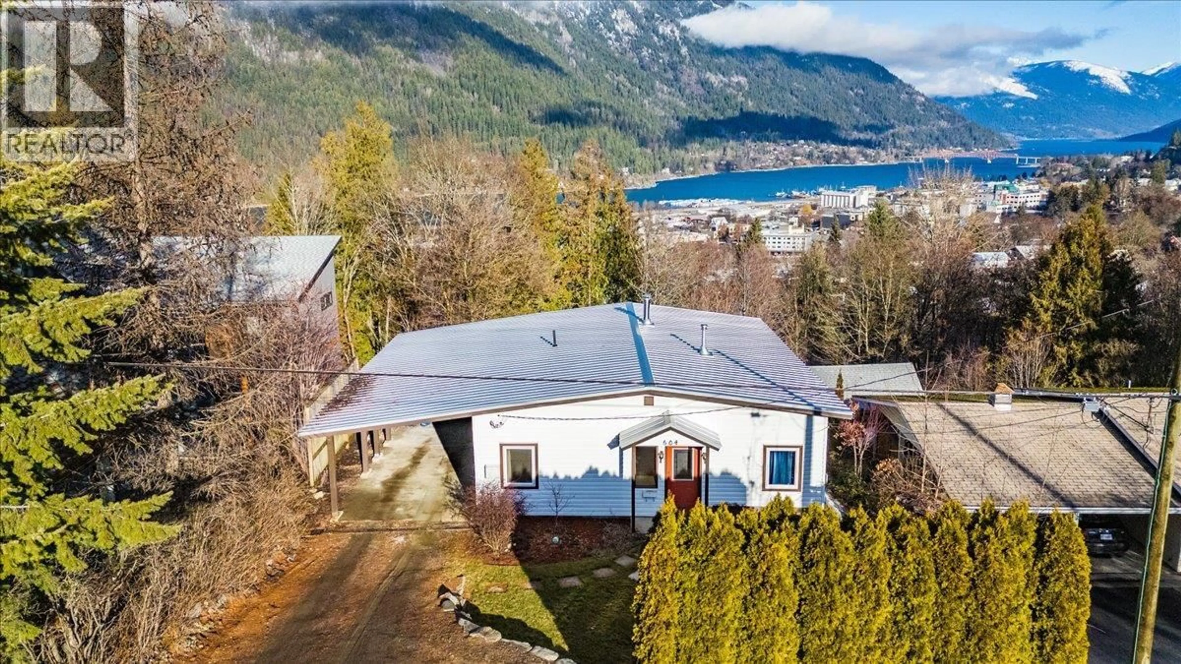 A pic from outside/outdoor area/front of a property/back of a property/a pic from drone, mountain view for 604 WASSON STREET, Nelson British Columbia V1L3G7