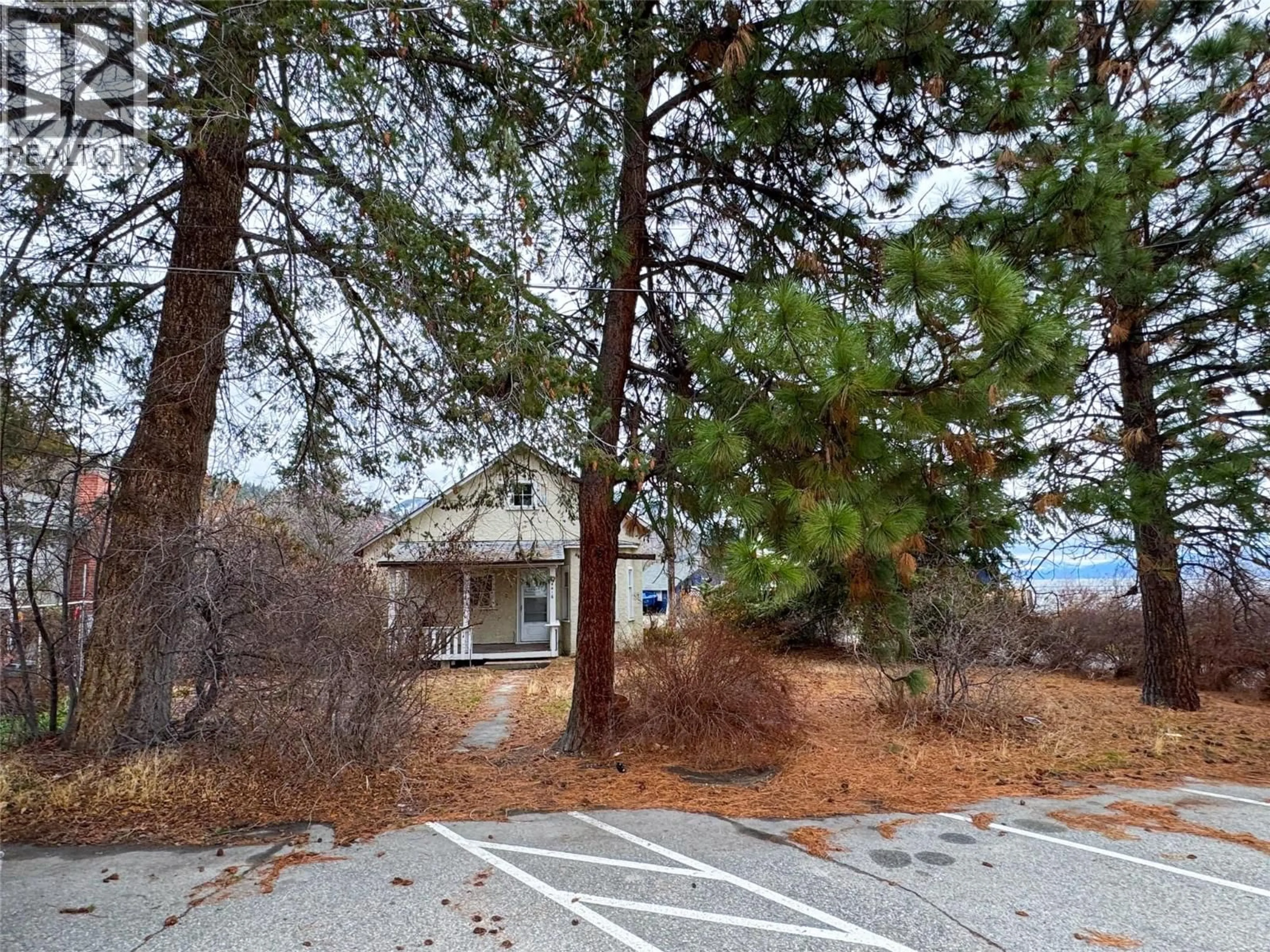 A pic from outside/outdoor area/front of a property/back of a property/a pic from drone, unknown for 4416 4TH STREET, Peachland British Columbia V0H1X6
