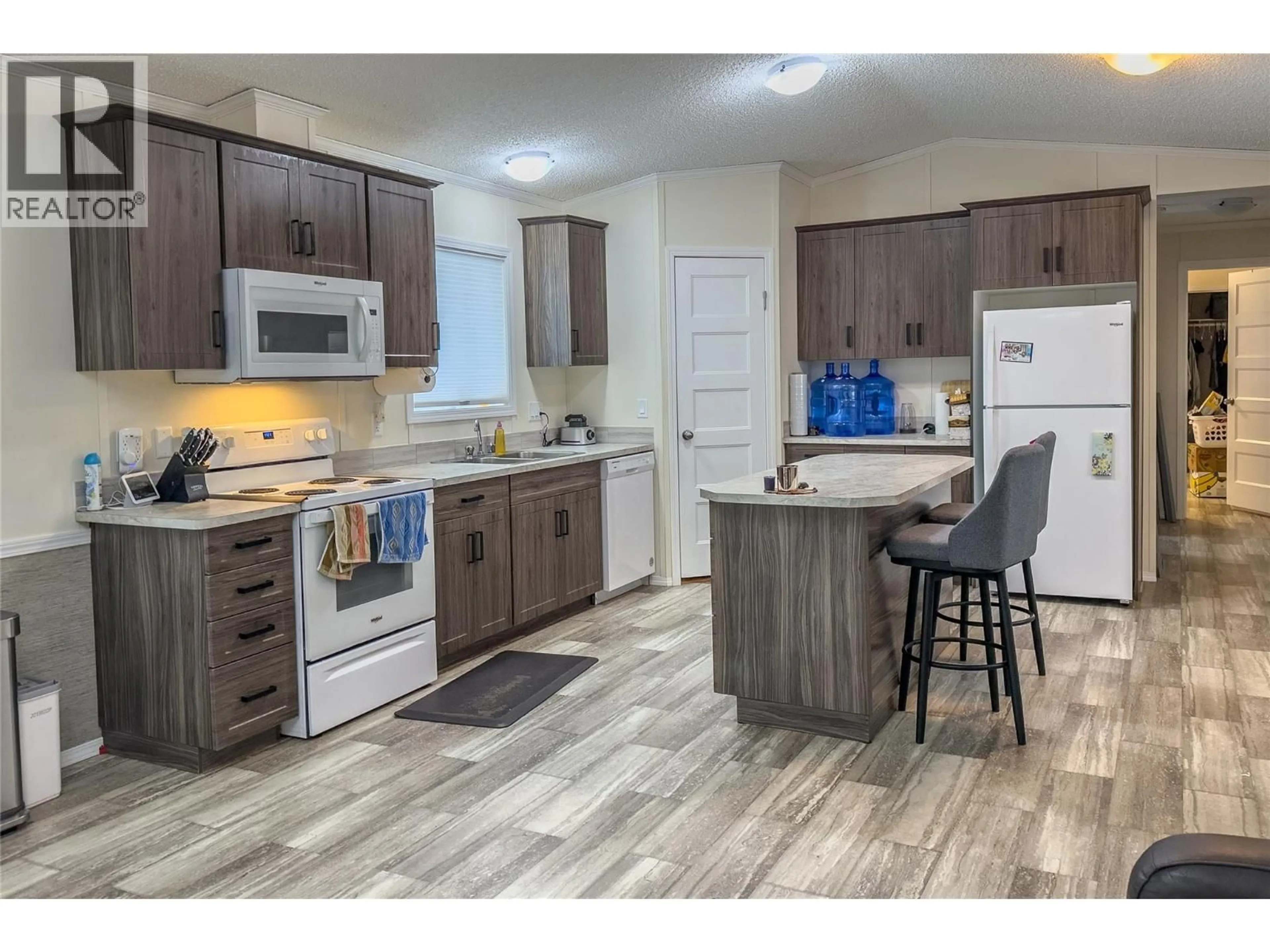 Standard kitchen, unknown for 1A - 1117 10TH AVENUE NORTH, Golden British Columbia V0A1H2