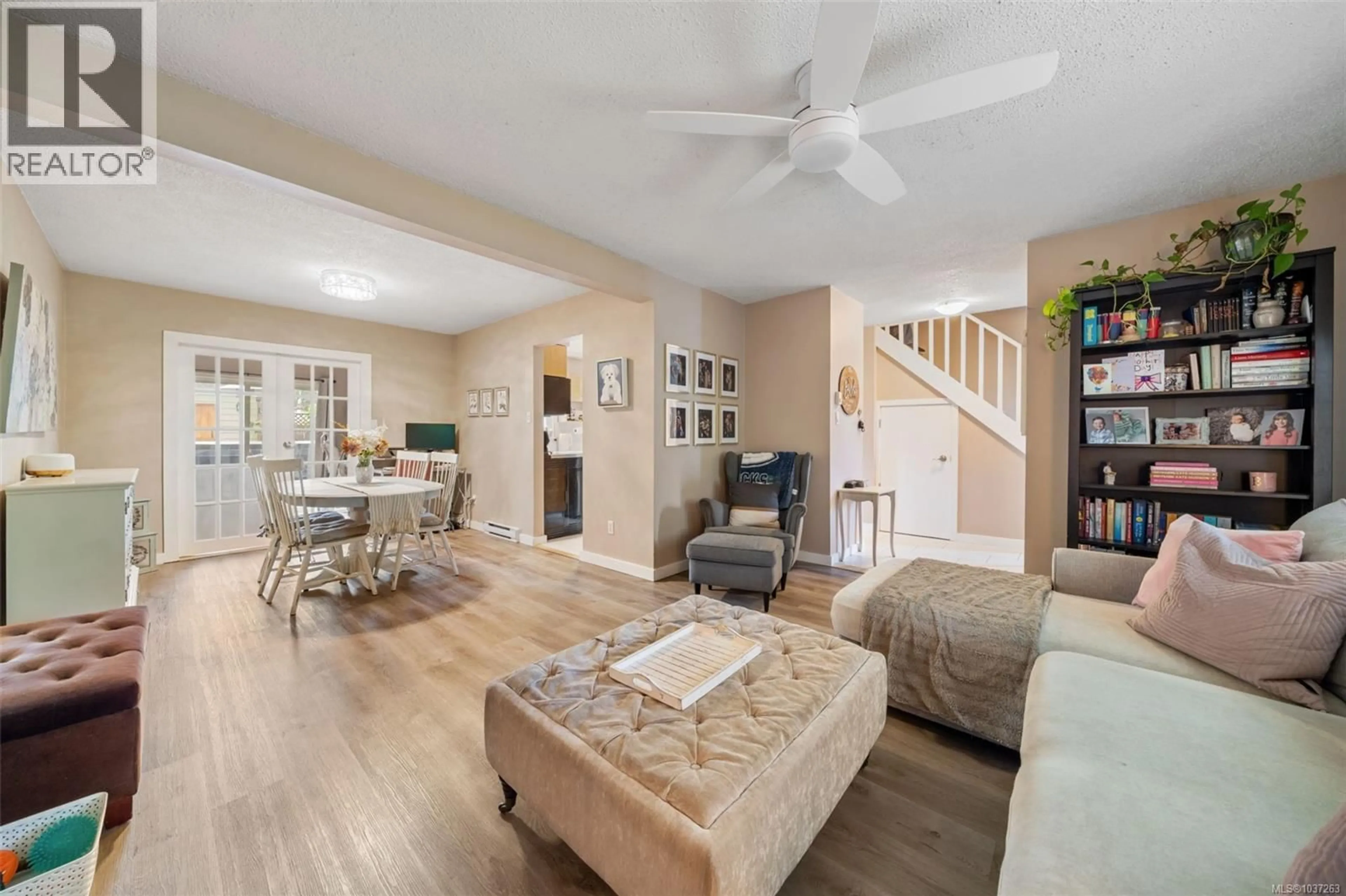 Living room with furniture, unknown for 2738 WHITEHEAD PLACE, Colwood British Columbia V9B4T7