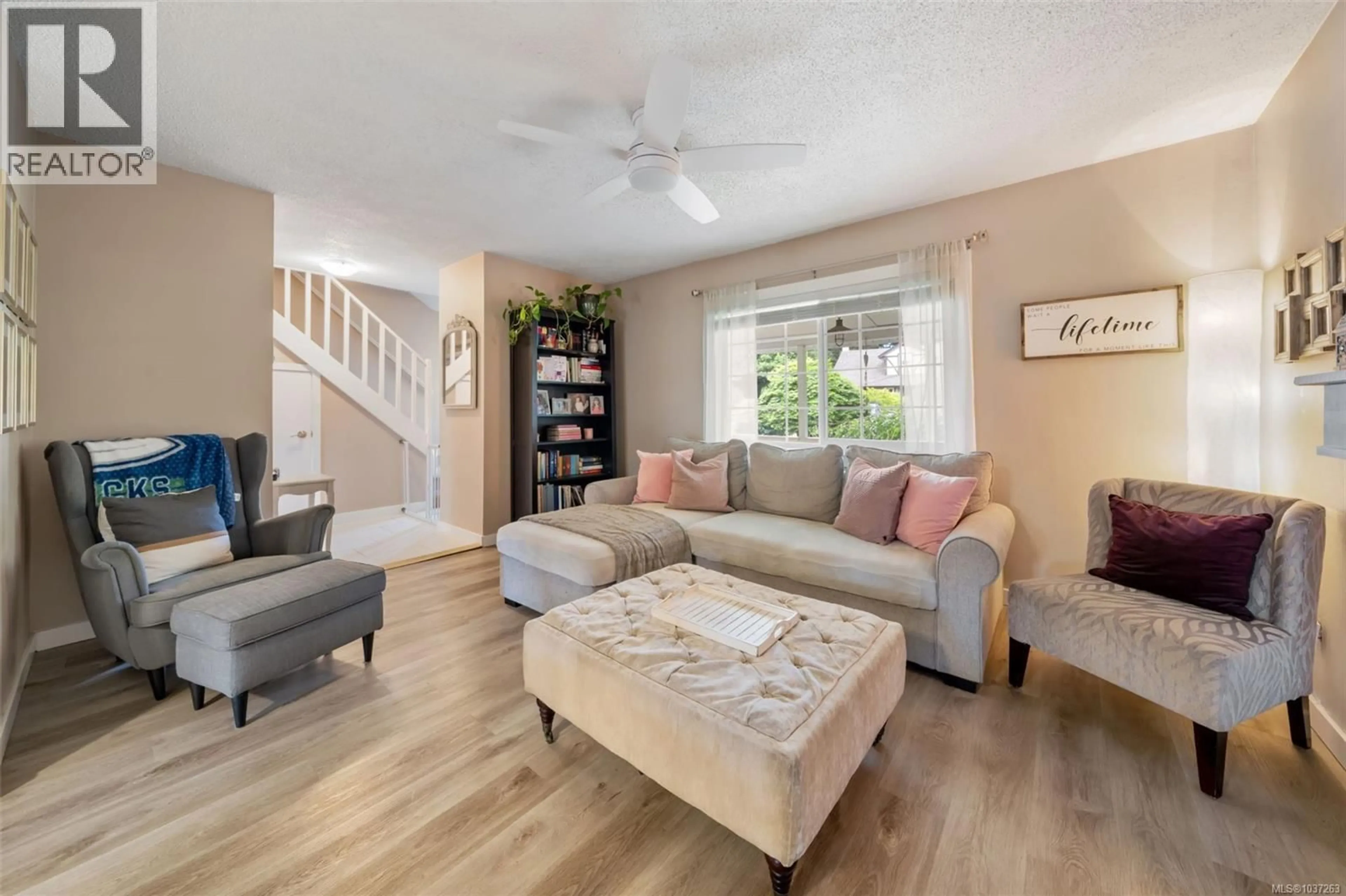 Living room with furniture, unknown for 2738 WHITEHEAD PLACE, Colwood British Columbia V9B4T7