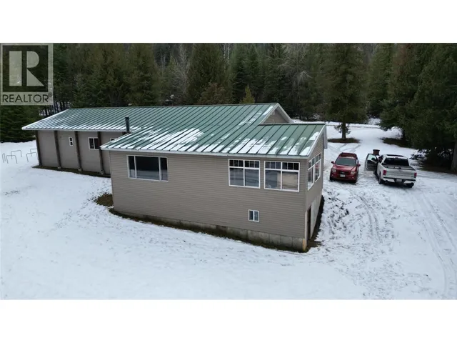 1925 MCDANIELS ROAD, Castlegar 2