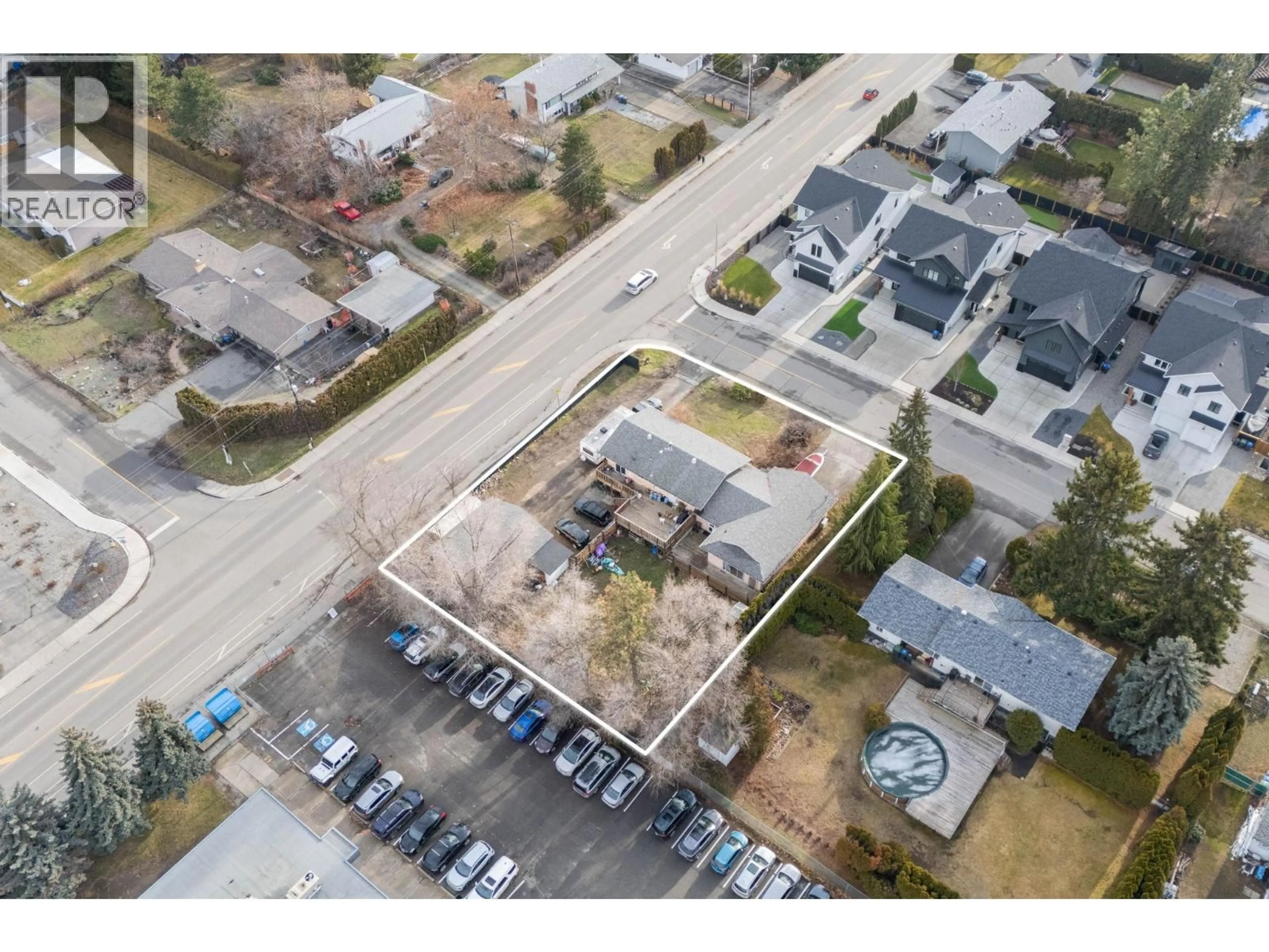 A pic from outside/outdoor area/front of a property/back of a property/a pic from drone, street for 698 BALSAM ROAD, Kelowna British Columbia V1W1B9