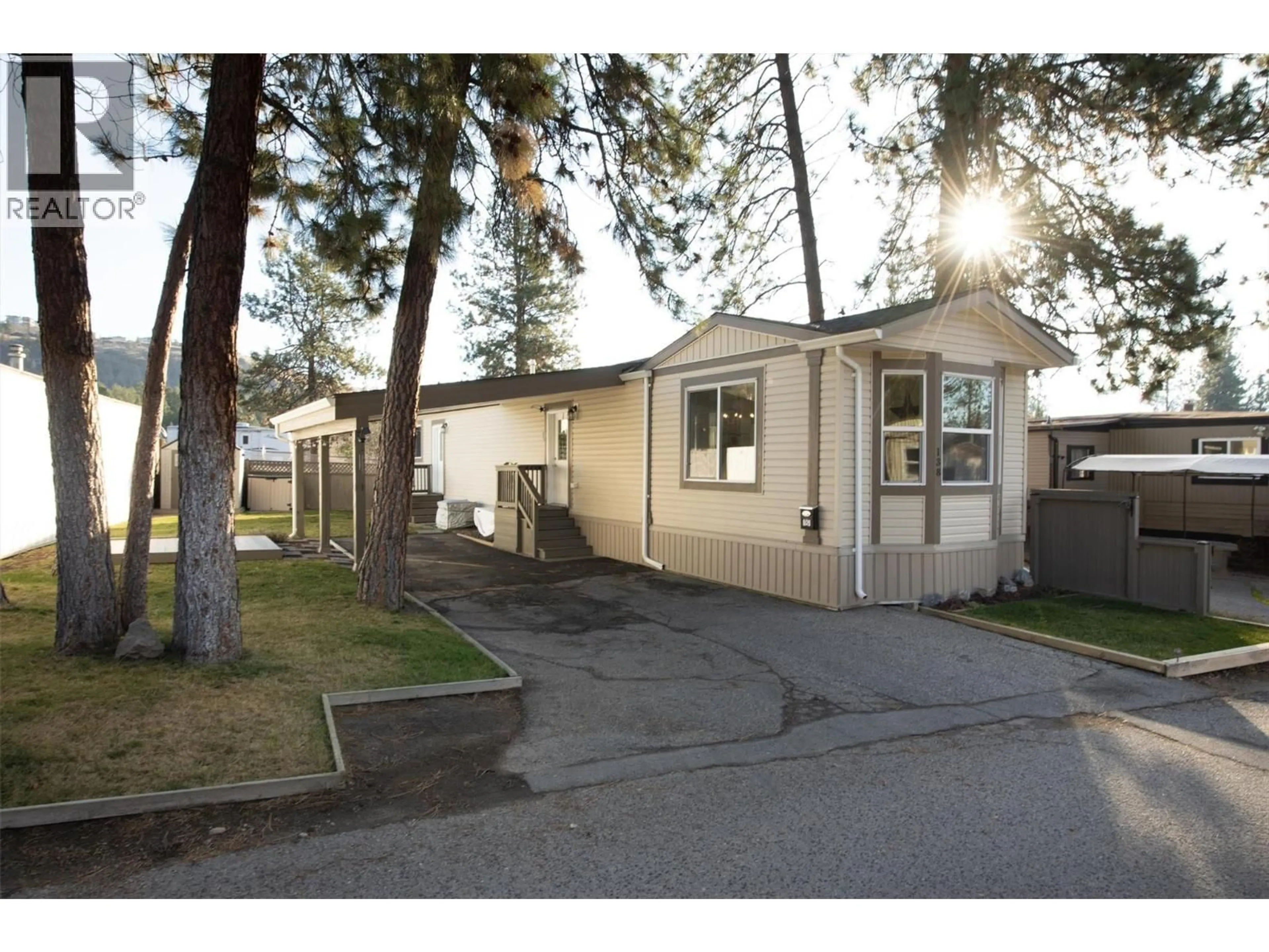 Home with vinyl exterior material, street for 138 - 1999 HIGHWAY 97 S OTHER, West Kelowna British Columbia V1Z1B2
