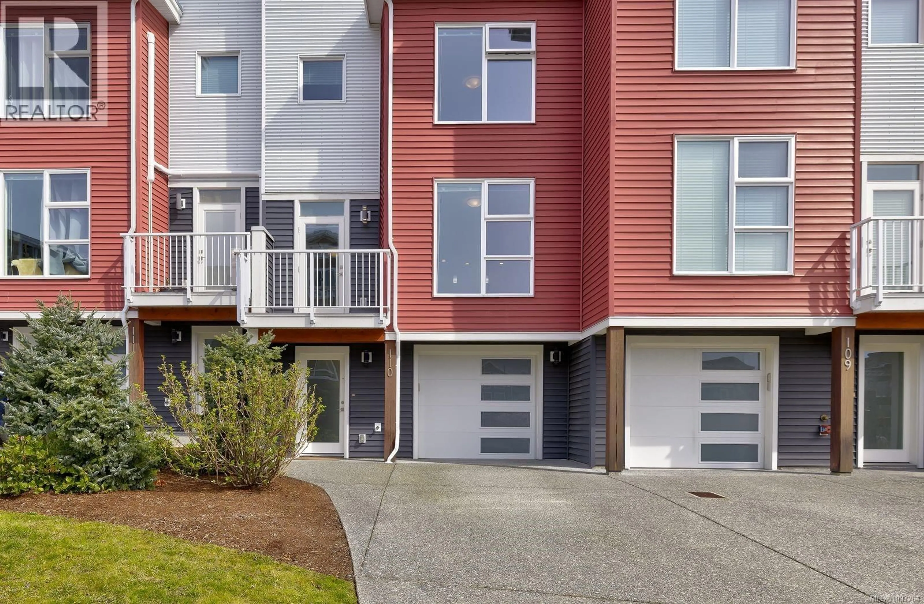 Home with vinyl exterior material, street for 110 - 1800 SUMMERHILL PLACE, Nanaimo British Columbia V9S0C7
