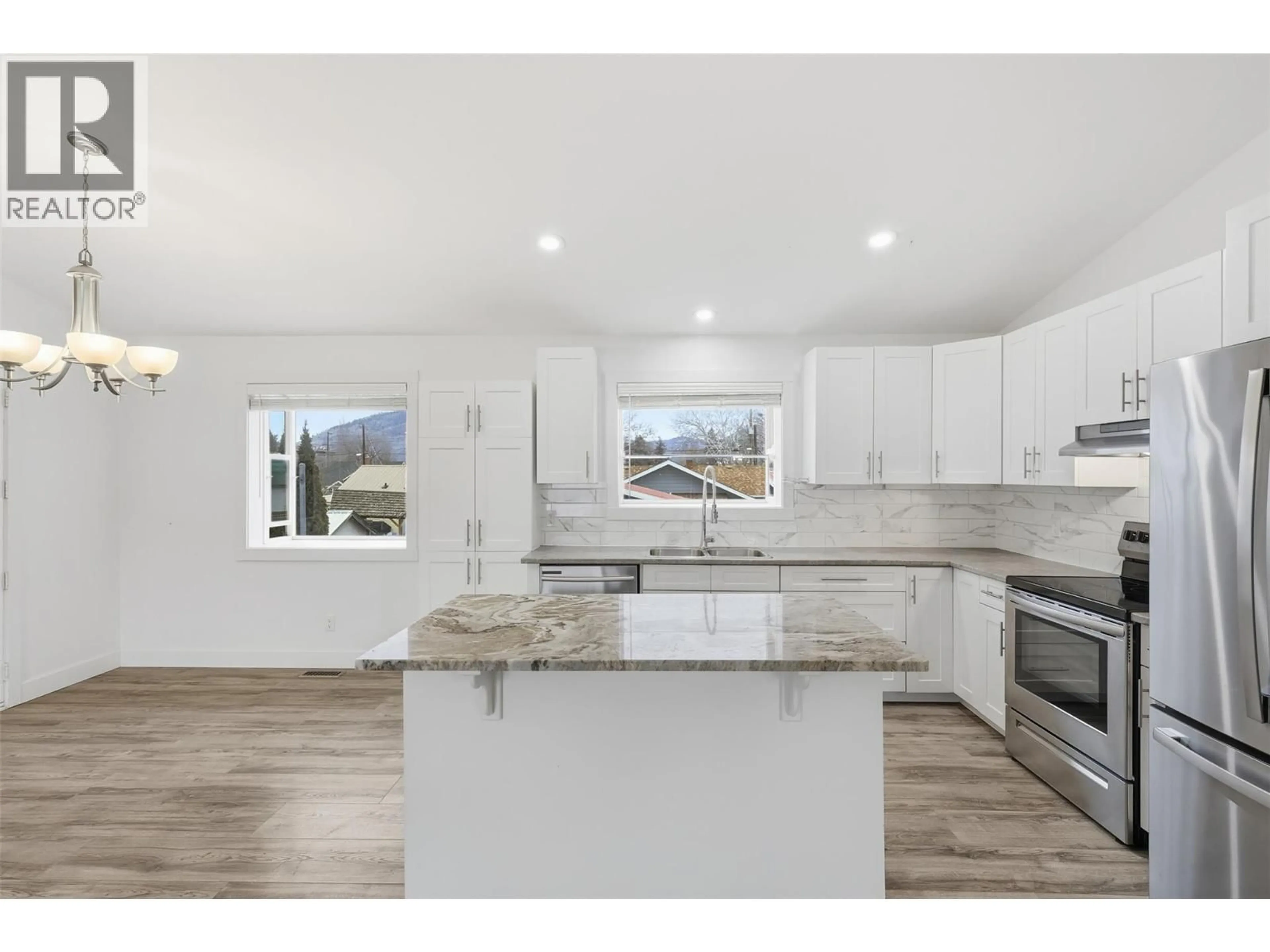 Open concept kitchen, unknown for 356 MCGOWAN AVENUE, Kamloops British Columbia V2B2N7
