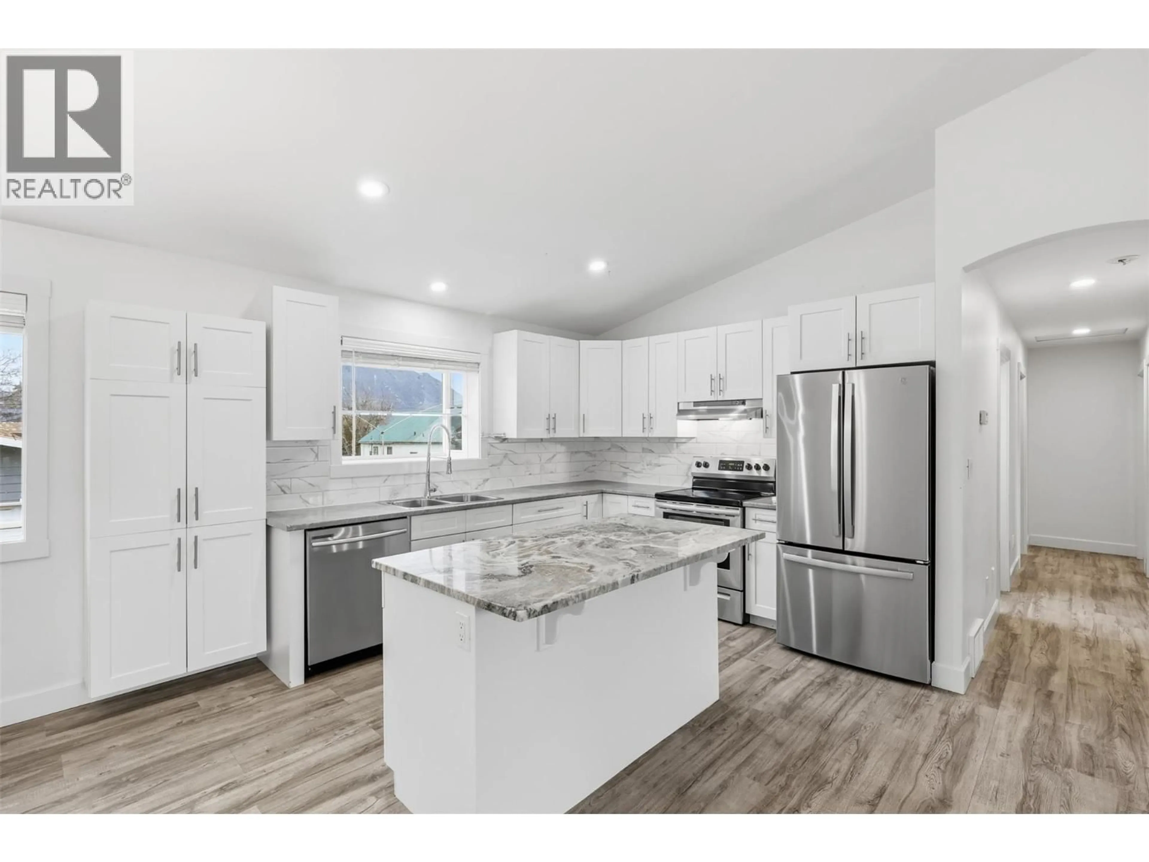 Open concept kitchen, unknown for 356 MCGOWAN AVENUE, Kamloops British Columbia V2B2N7