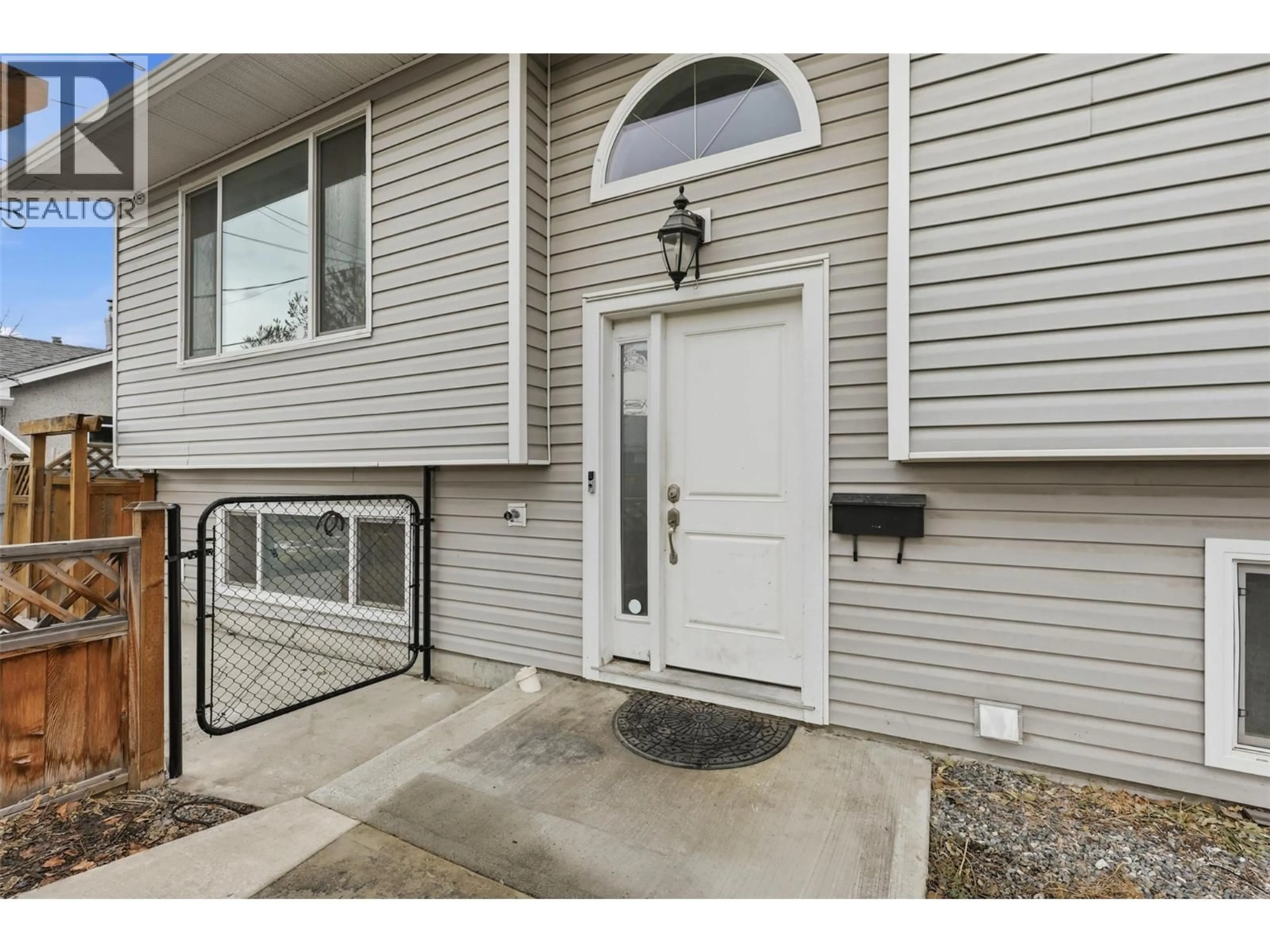 Indoor entryway for 356 MCGOWAN AVENUE, Kamloops British Columbia V2B2N7