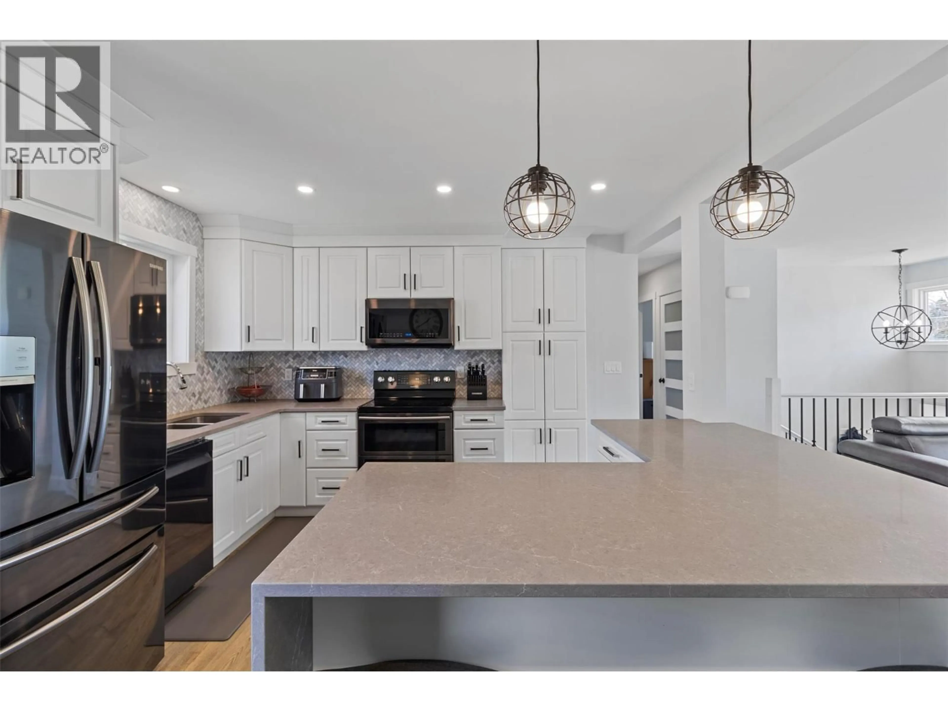 Open concept kitchen, unknown for 689 VALDES DRIVE, Kamloops British Columbia V2B5J1