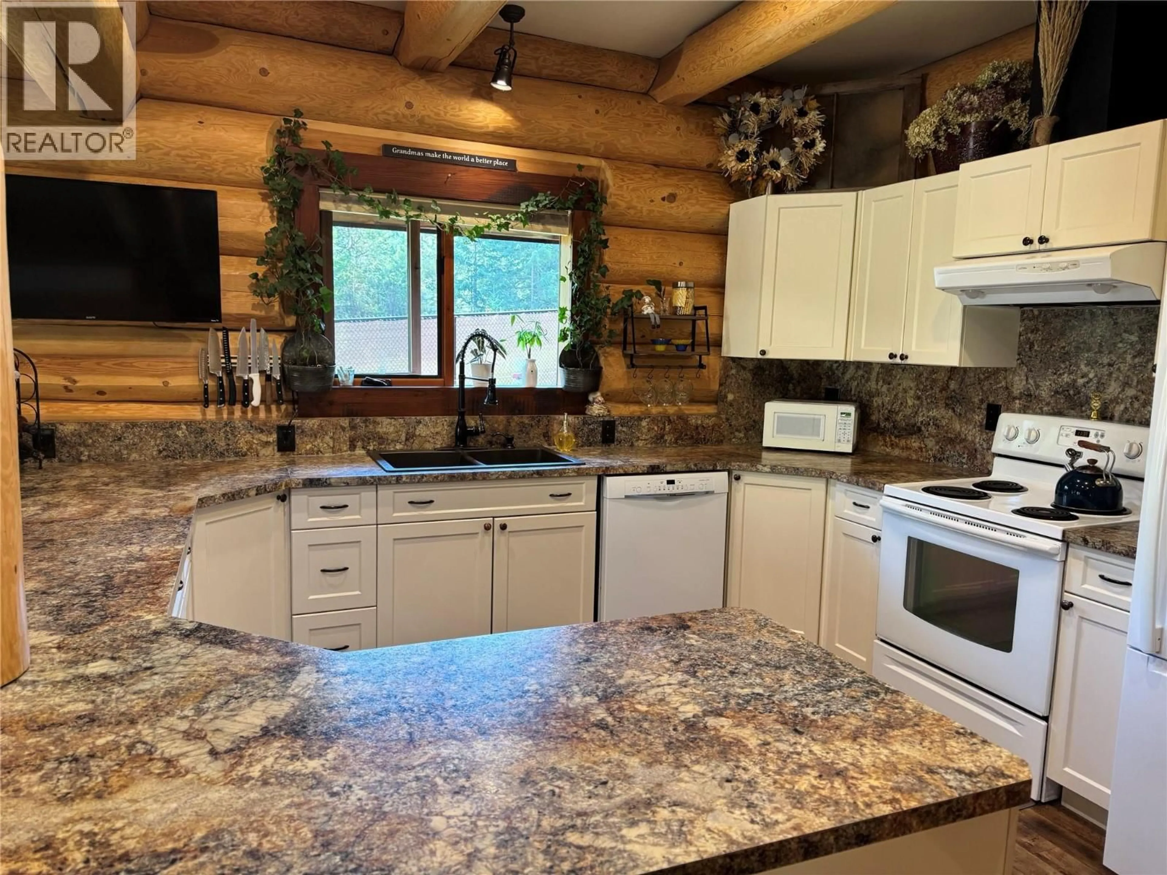 Rustic kitchen, unknown for 1474 YANKEE FLATS ROAD, Salmon Arm British Columbia V1E3J4