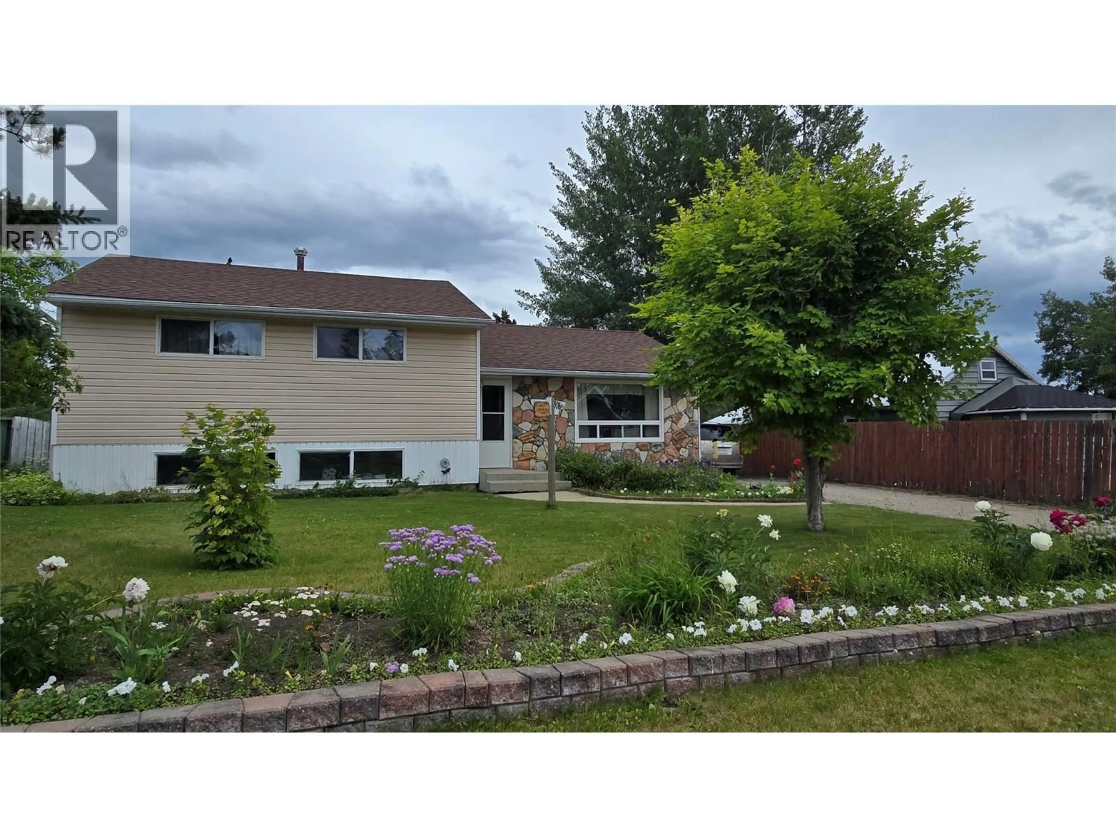 A pic from outside/outdoor area/front of a property/back of a property/a pic from drone, street for 9016 LYMAN DRIVE, Dawson Creek British Columbia V1G3M9