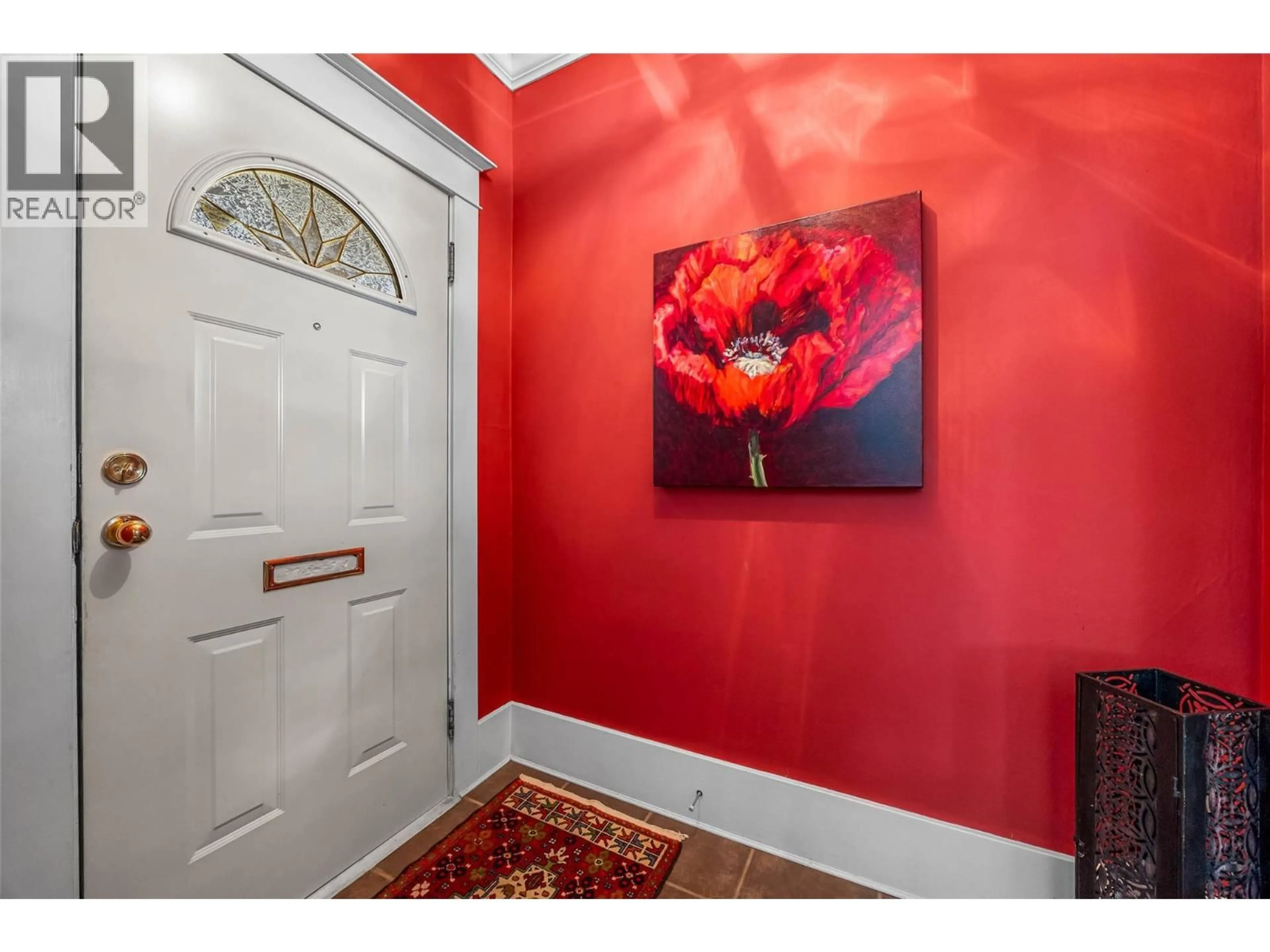 Indoor entryway for 141 CONNAUGHT ROAD, Kamloops British Columbia V2C1G5