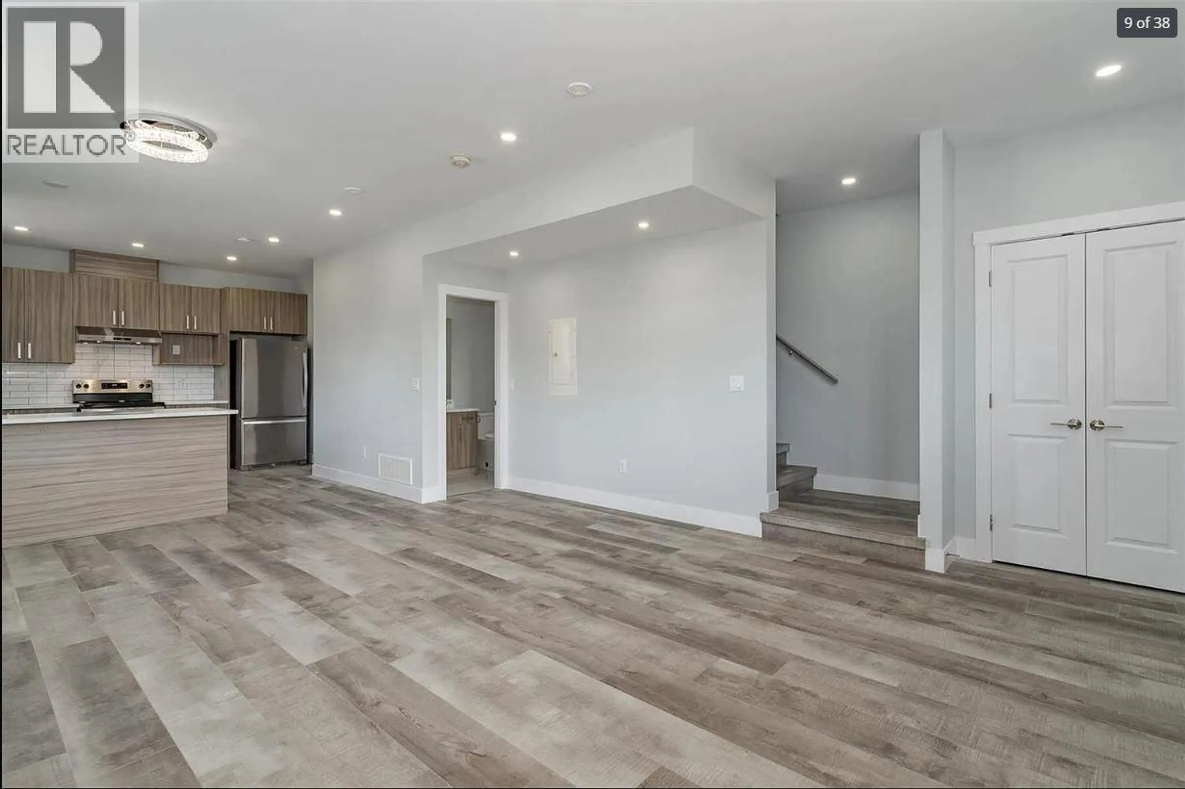 A pic of a room for 3 - 1046 MARTIN AVENUE, Kelowna British Columbia V1Y6V5