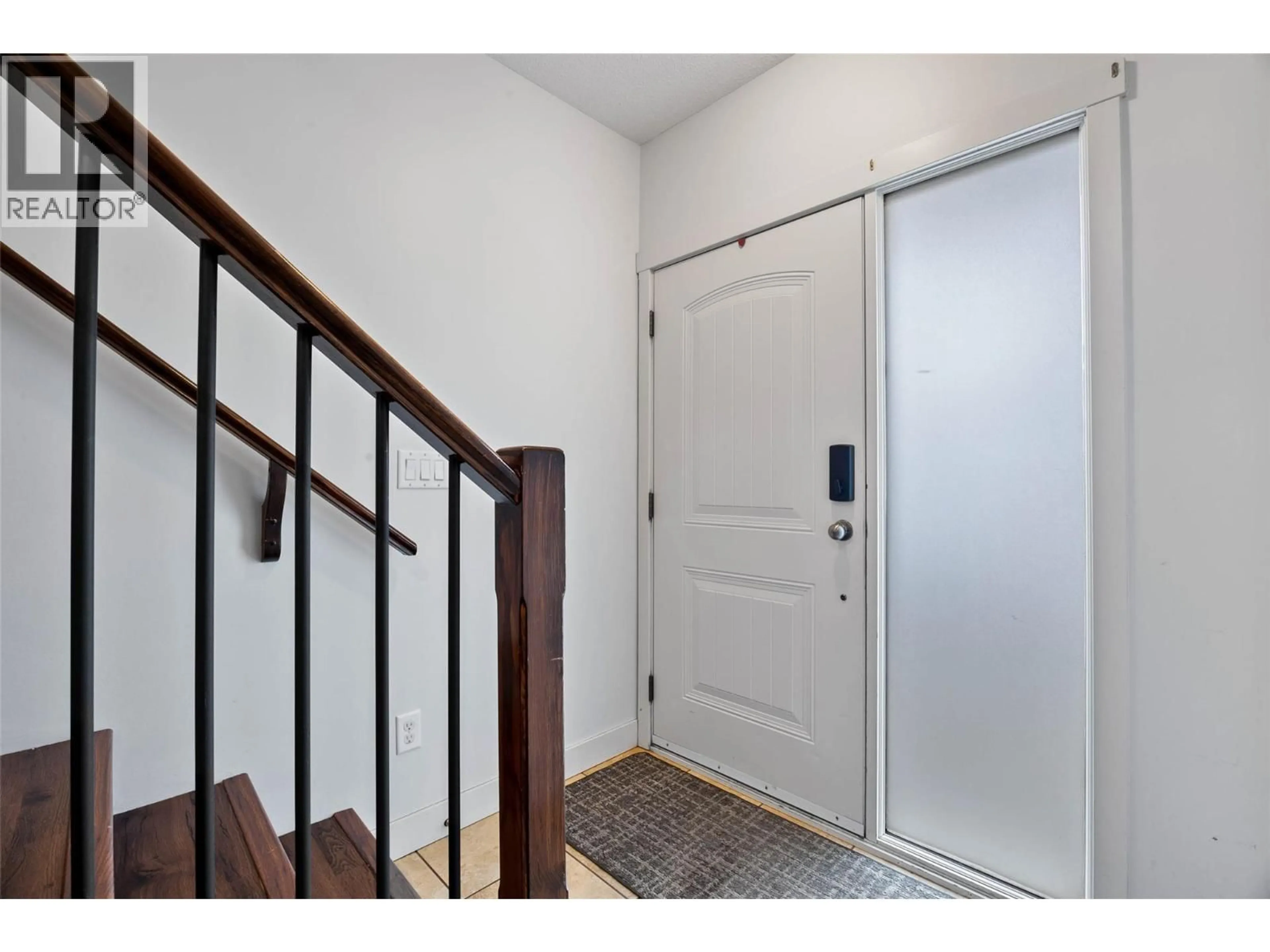 Indoor entryway for 29 - 1990 PACIFIC WAY, Kamloops British Columbia V1S1W3