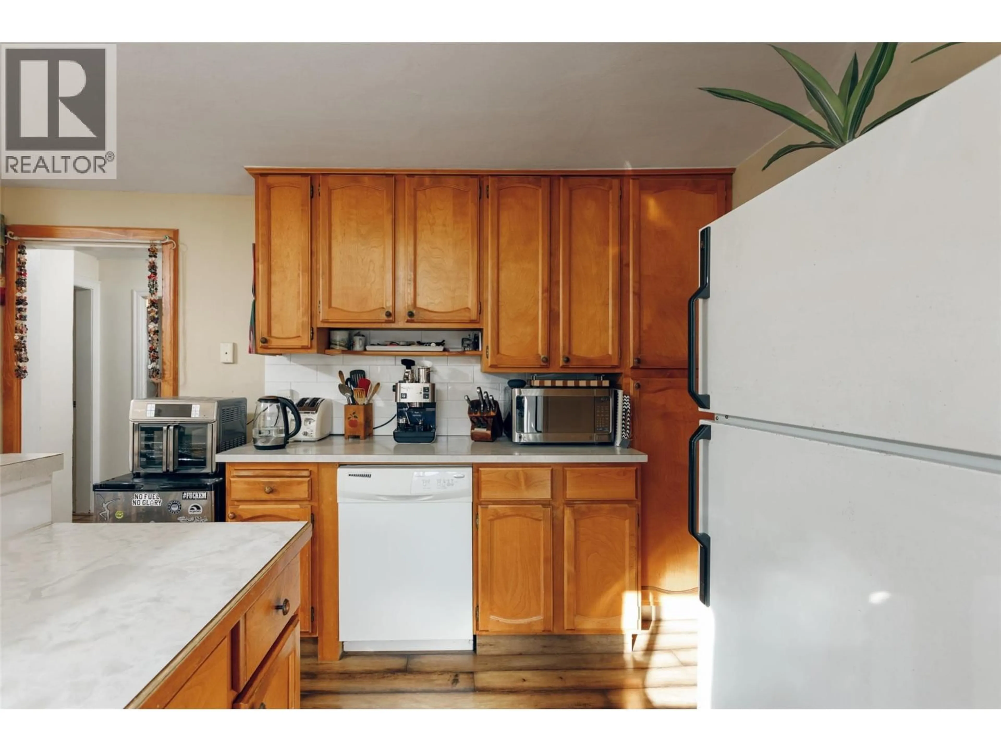 Standard kitchen, unknown for 858 CAWSTON AVENUE, Kelowna British Columbia V1Y6Z7