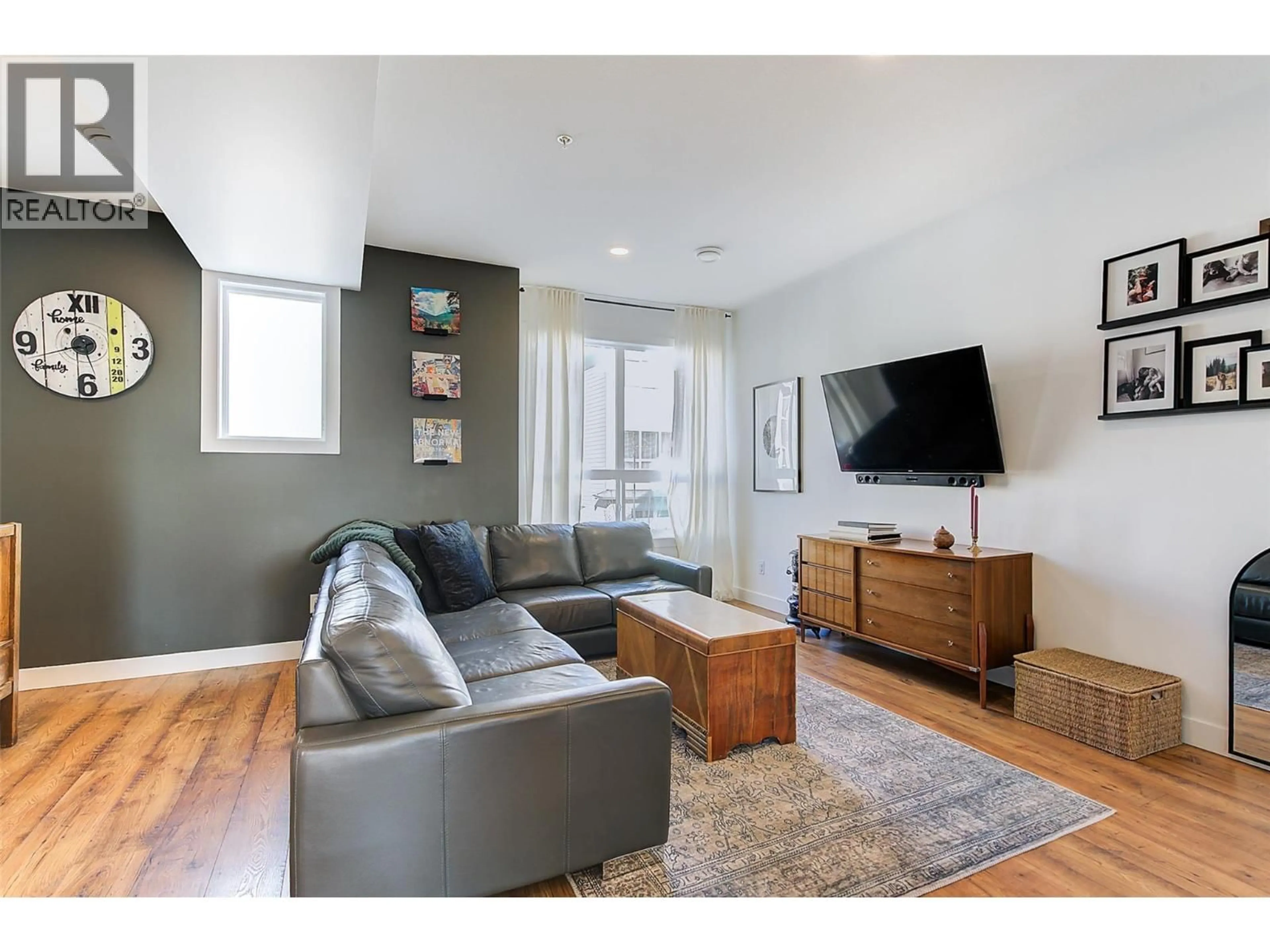 Living room with furniture, wood/laminate floor for 48 - 12075 OCEOLA ROAD, Lake Country British Columbia V4V1H1