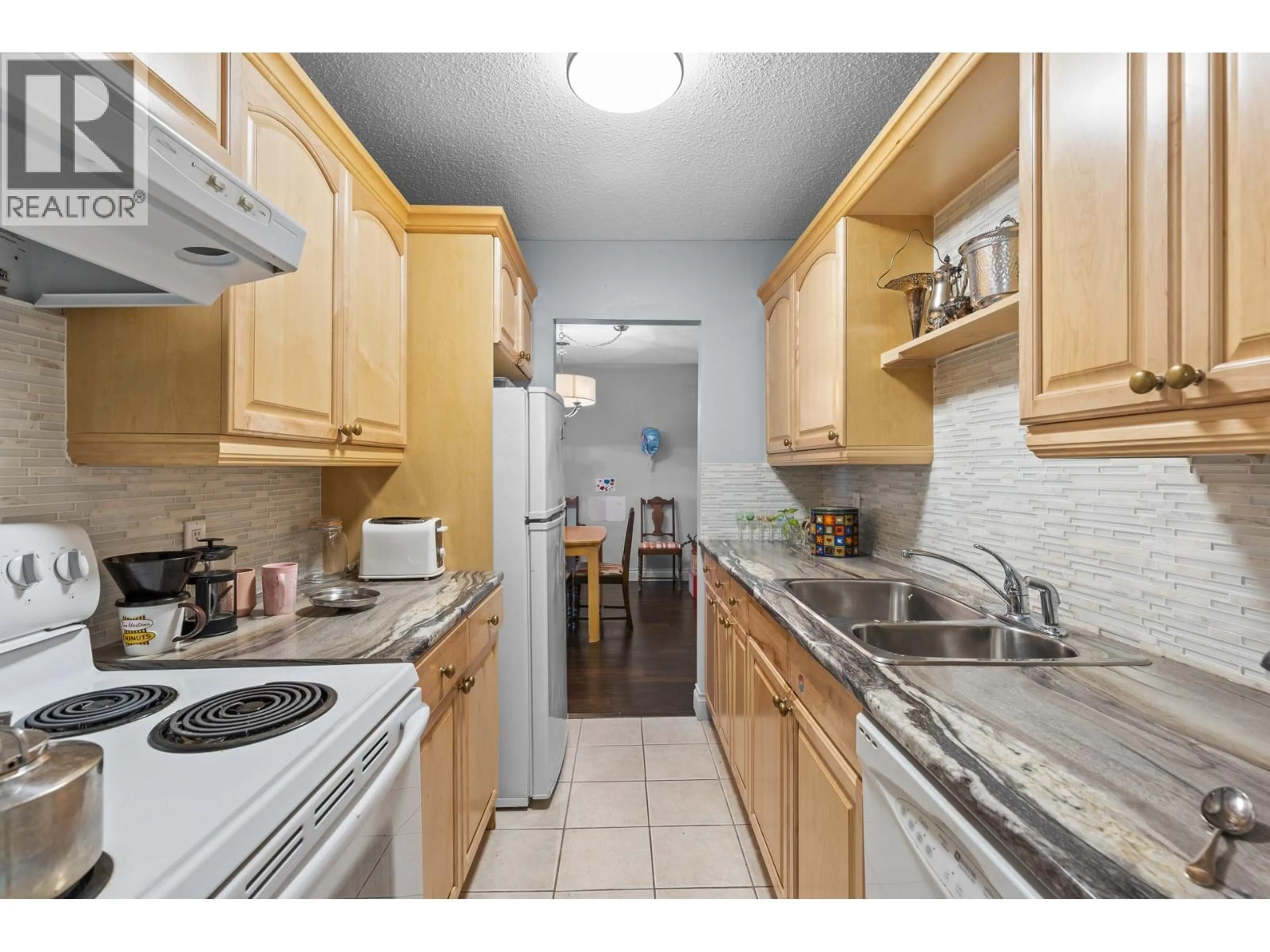 Standard kitchen, unknown for 204 - 1860 RICHTER STREET, Kelowna British Columbia V1Y2M9