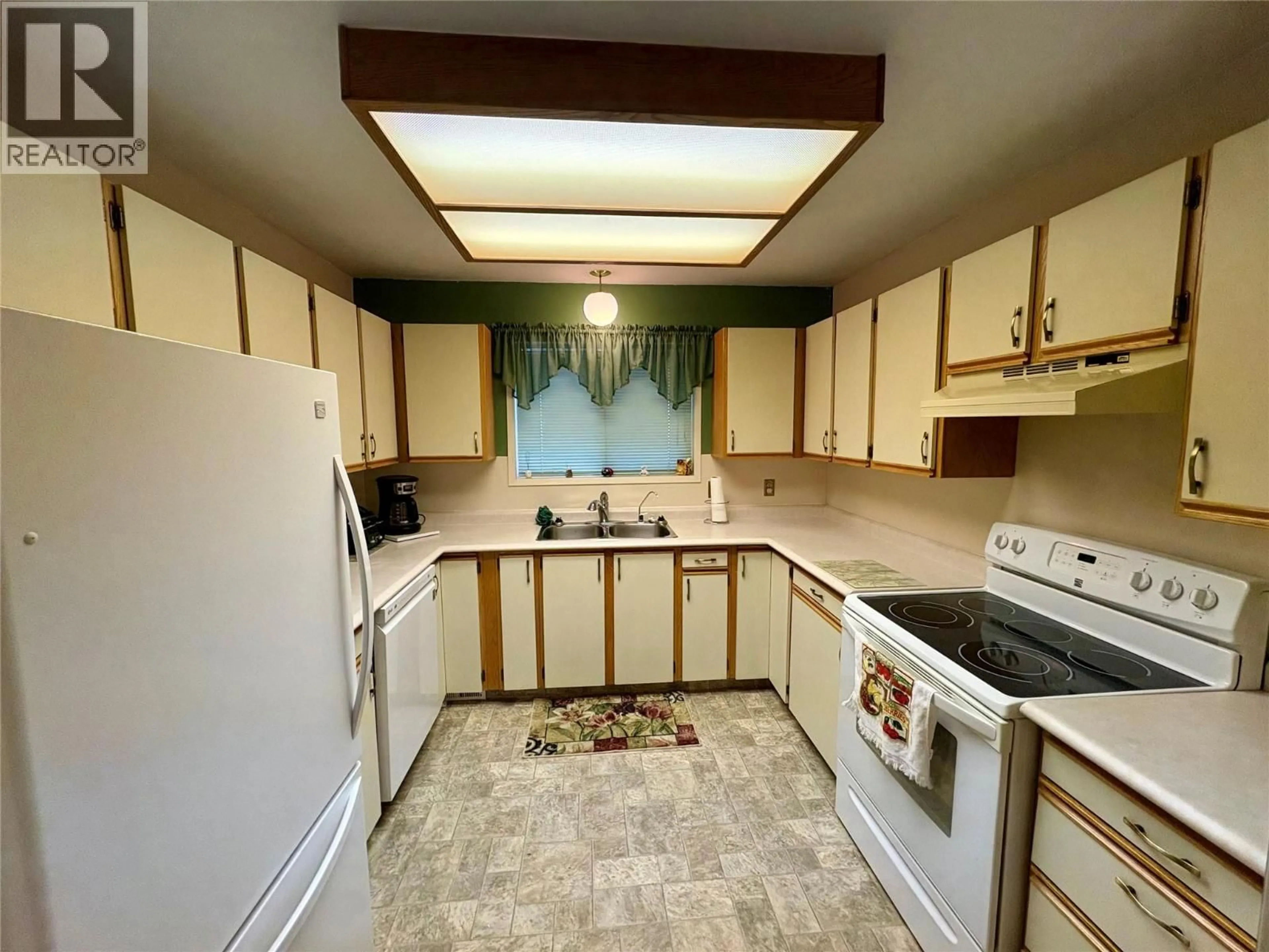 Standard kitchen, unknown for 101 - 2806 35 STREET, Vernon British Columbia v1t6b5