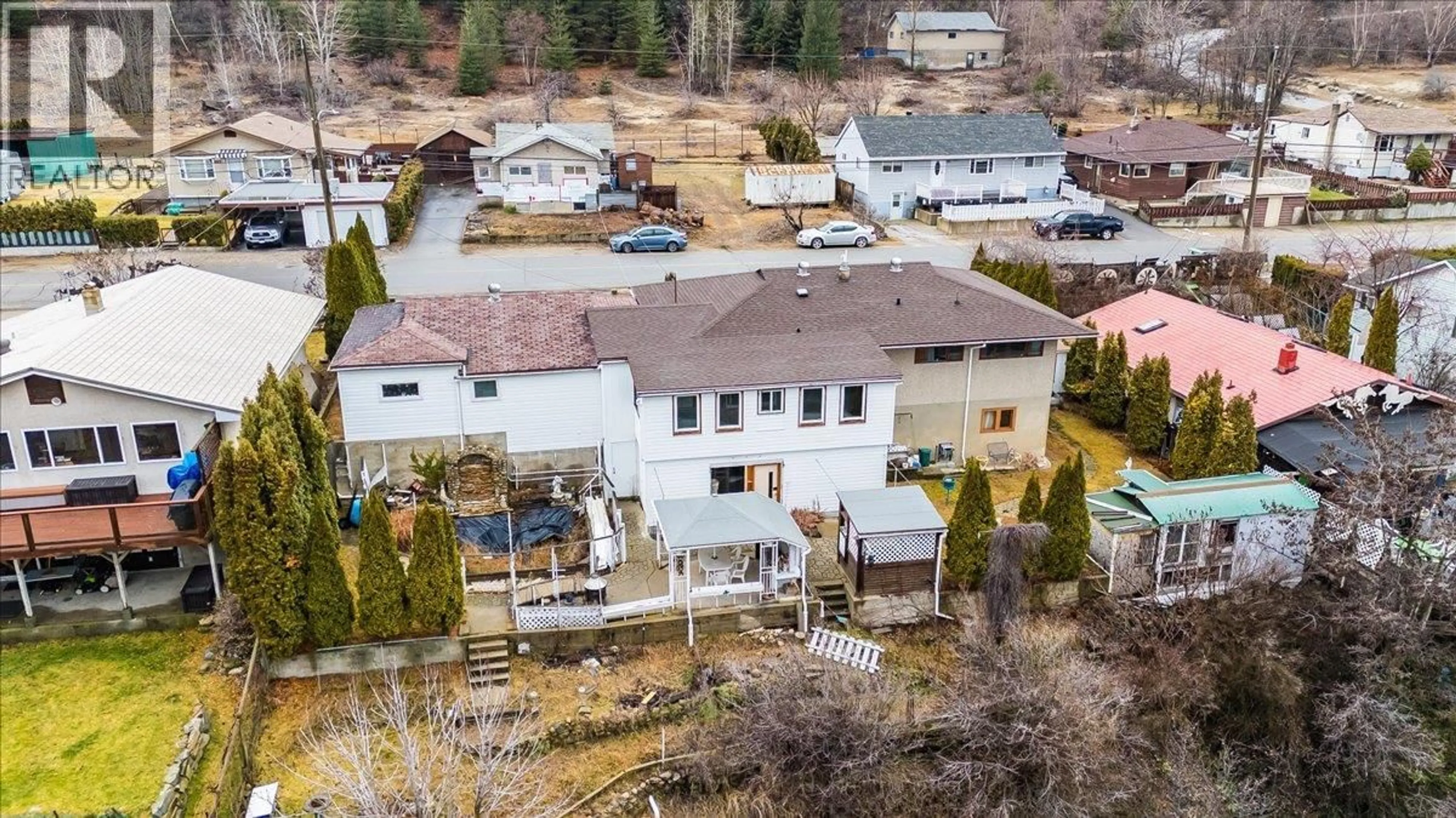 A pic from outside/outdoor area/front of a property/back of a property/a pic from drone, unknown for 275 2ND AVENUE, Rivervale British Columbia V1R4V3